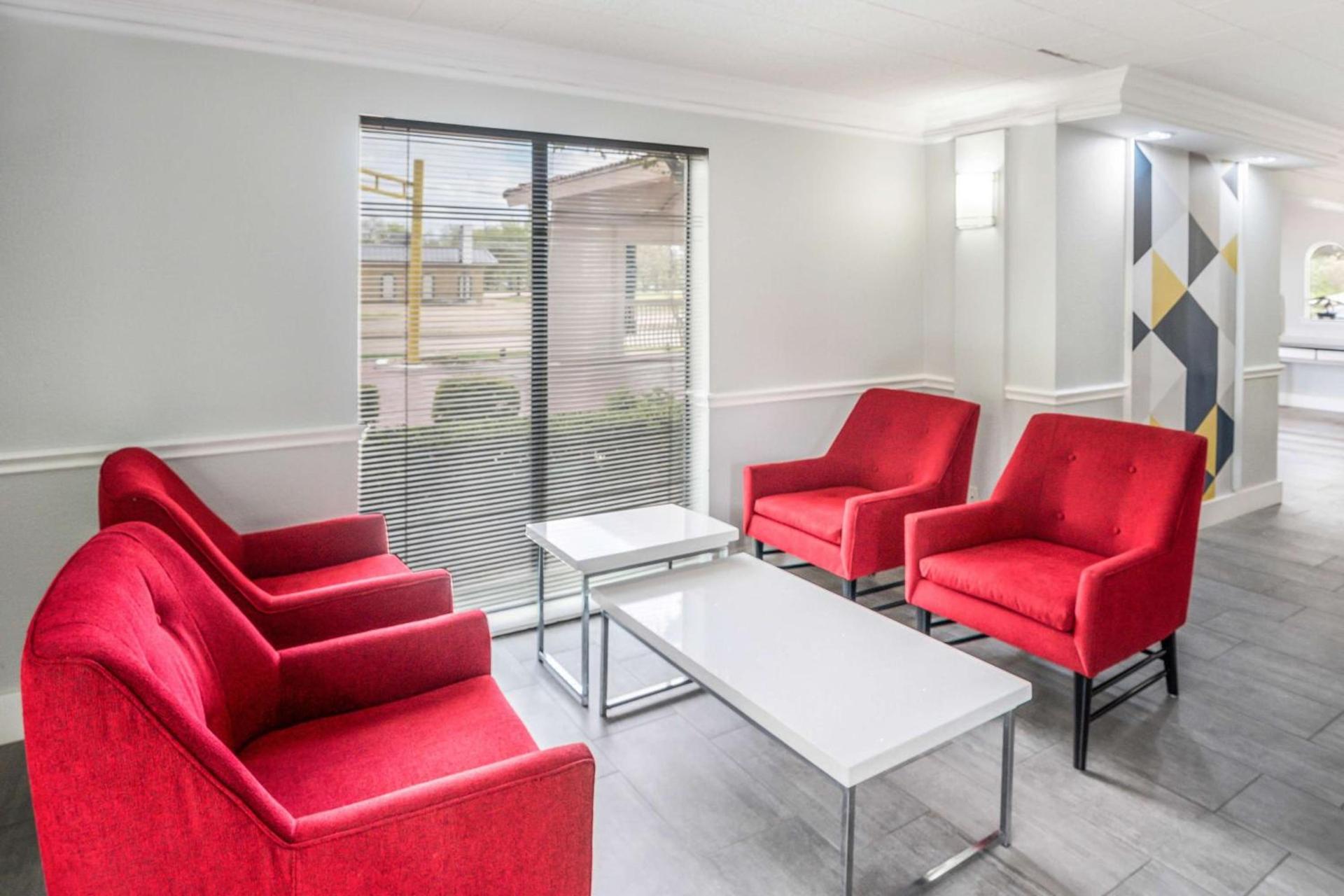 Motel 6-Dallas, TX - Market Center photo 27
