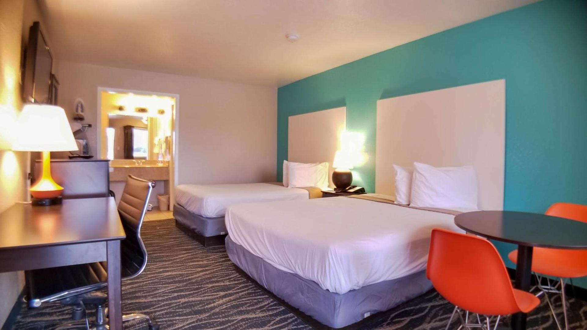 Howard Johnson by Wyndham Houston Hobby Airport photo 40