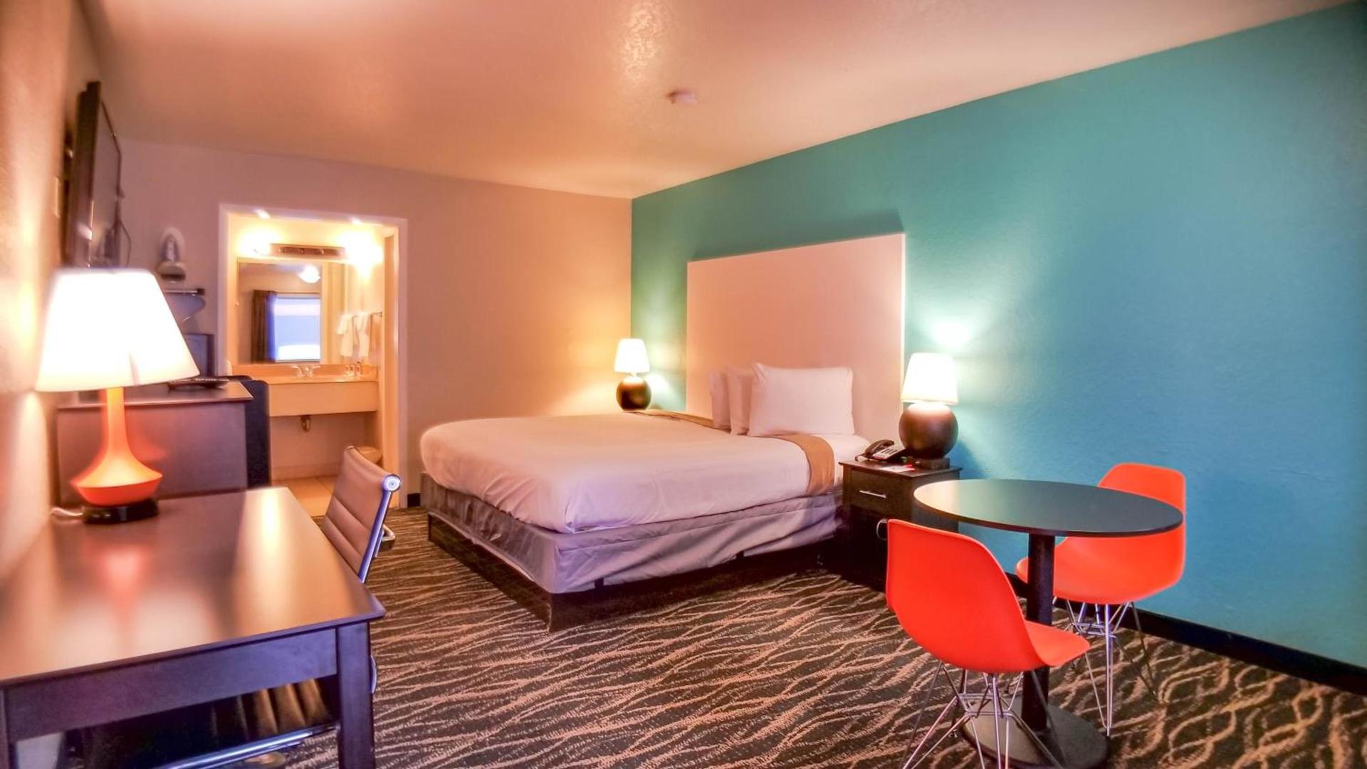 Howard Johnson by Wyndham Houston Hobby Airport photo 63