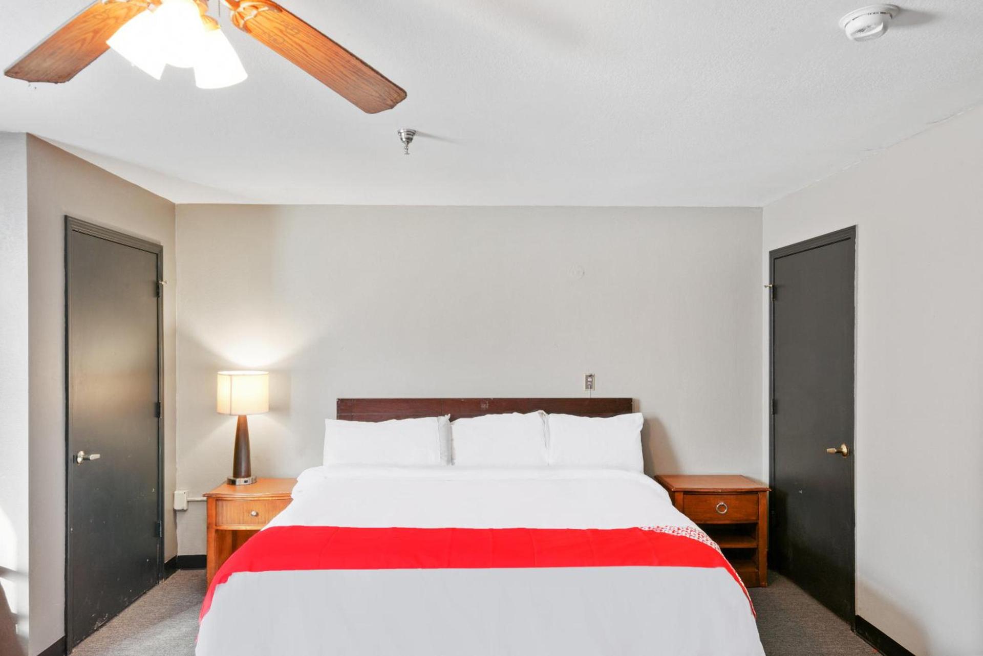 OYO Hotel Edmond - University of Central Oklahoma photo 23