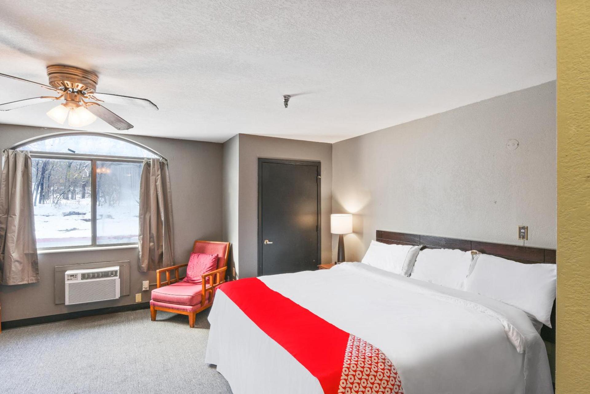 OYO Hotel Edmond - University of Central Oklahoma photo 28