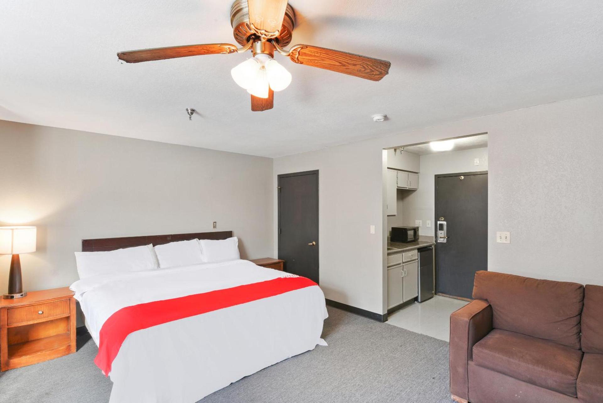 OYO Hotel Edmond - University of Central Oklahoma photo 19