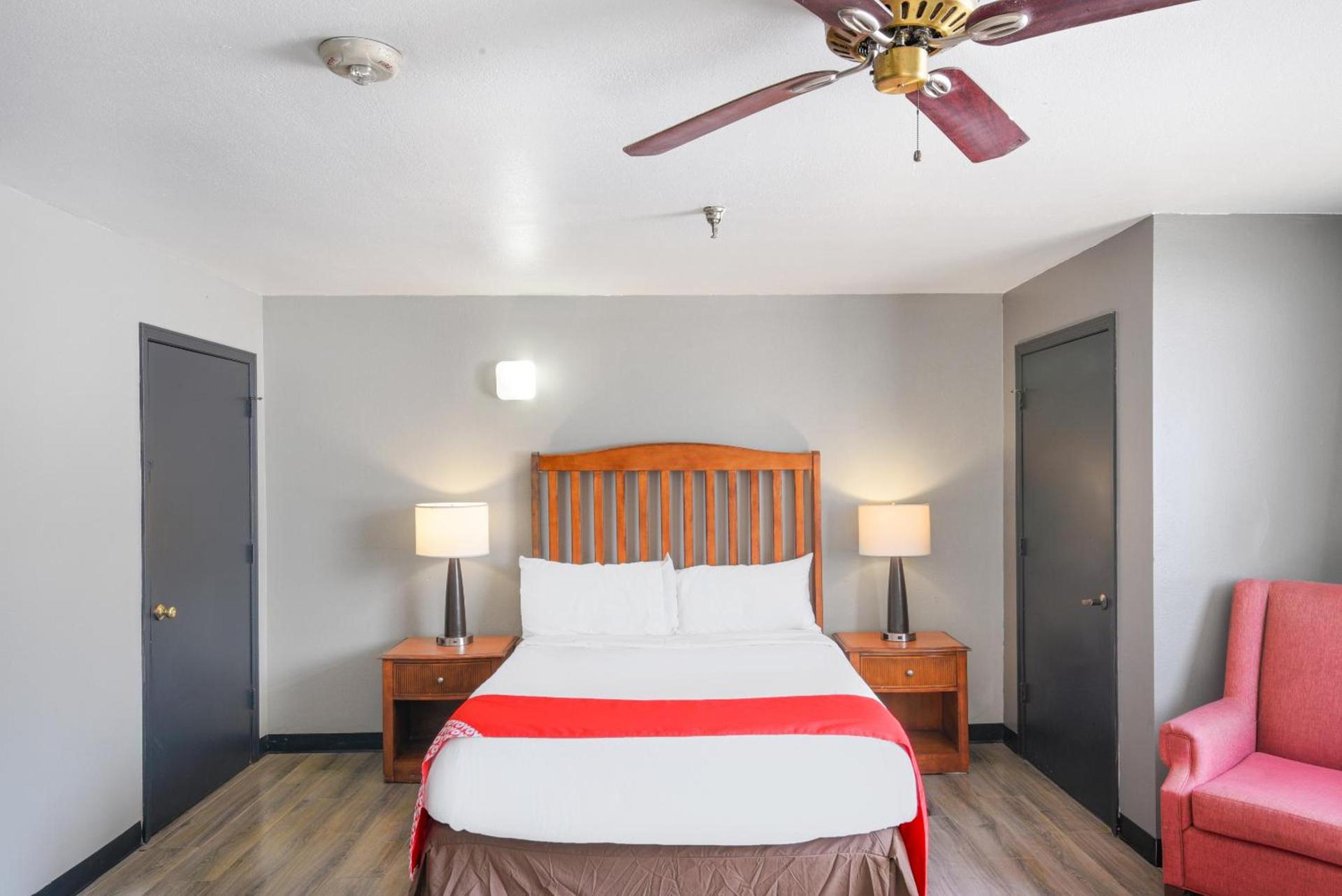 OYO Hotel Edmond - University of Central Oklahoma photo 25