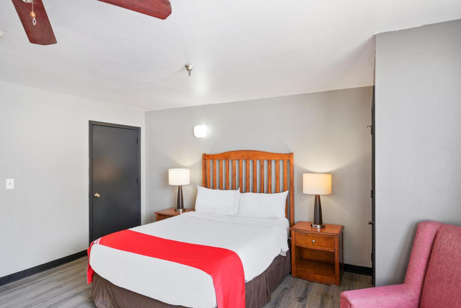 OYO Hotel Edmond - University of Central Oklahoma photo 29
