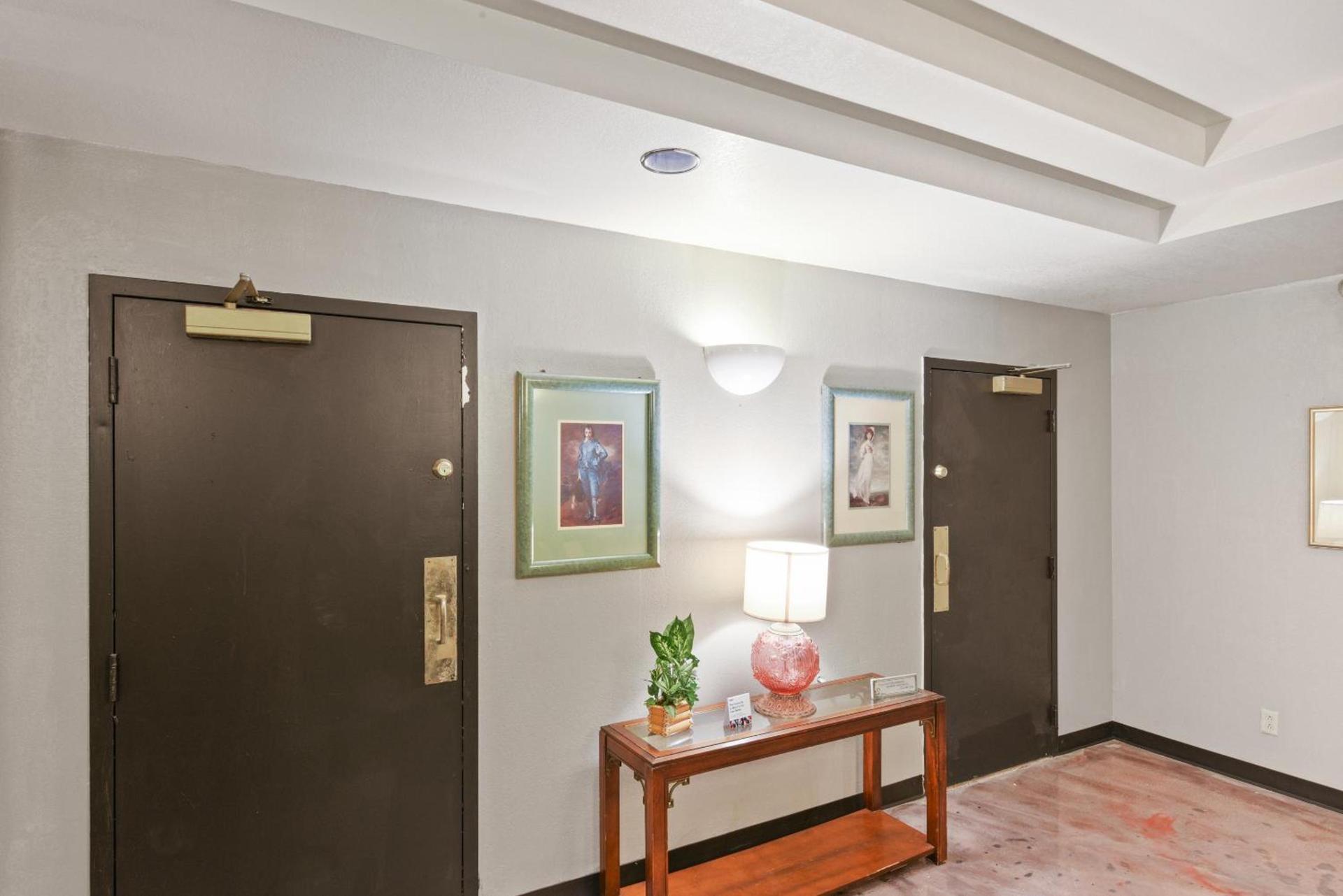 OYO Hotel Edmond - University of Central Oklahoma photo 11