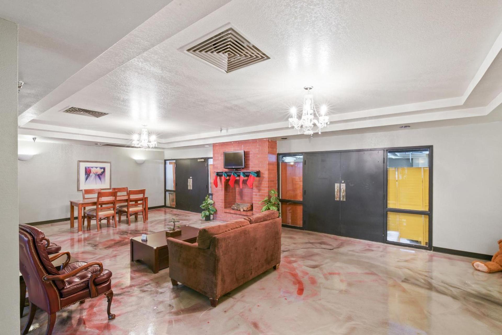 OYO Hotel Edmond - University of Central Oklahoma photo 9
