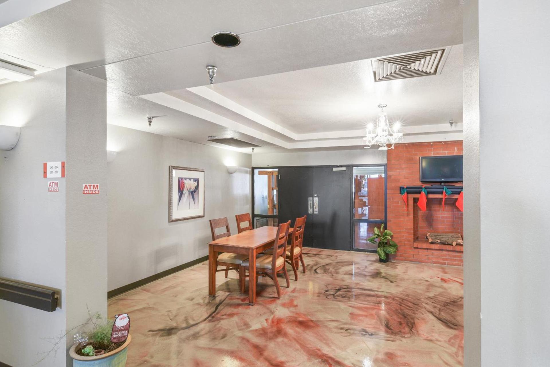 OYO Hotel Edmond - University of Central Oklahoma photo 40
