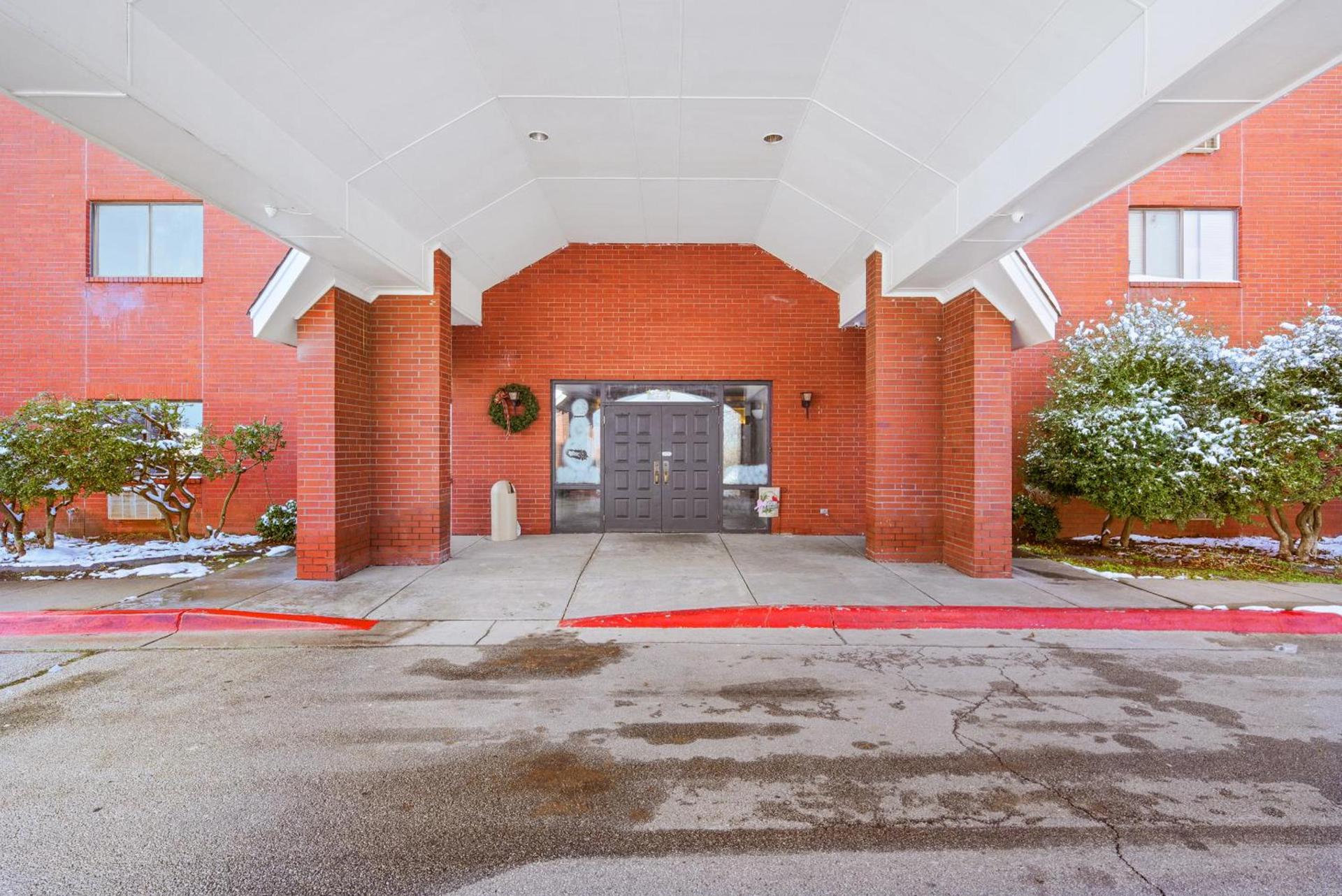 OYO Hotel Edmond - University of Central Oklahoma photo 12
