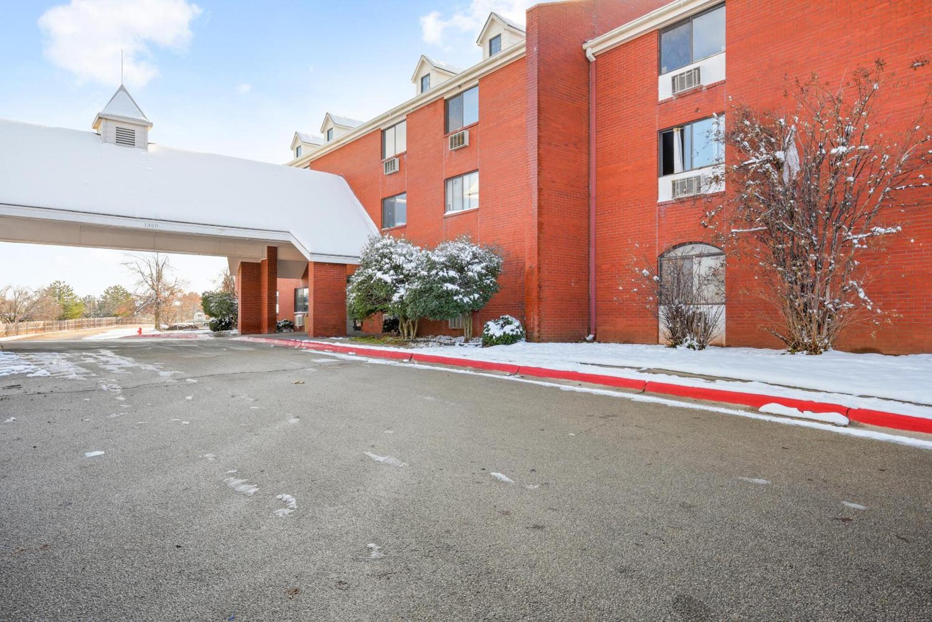 OYO Hotel Edmond - University of Central Oklahoma photo 13