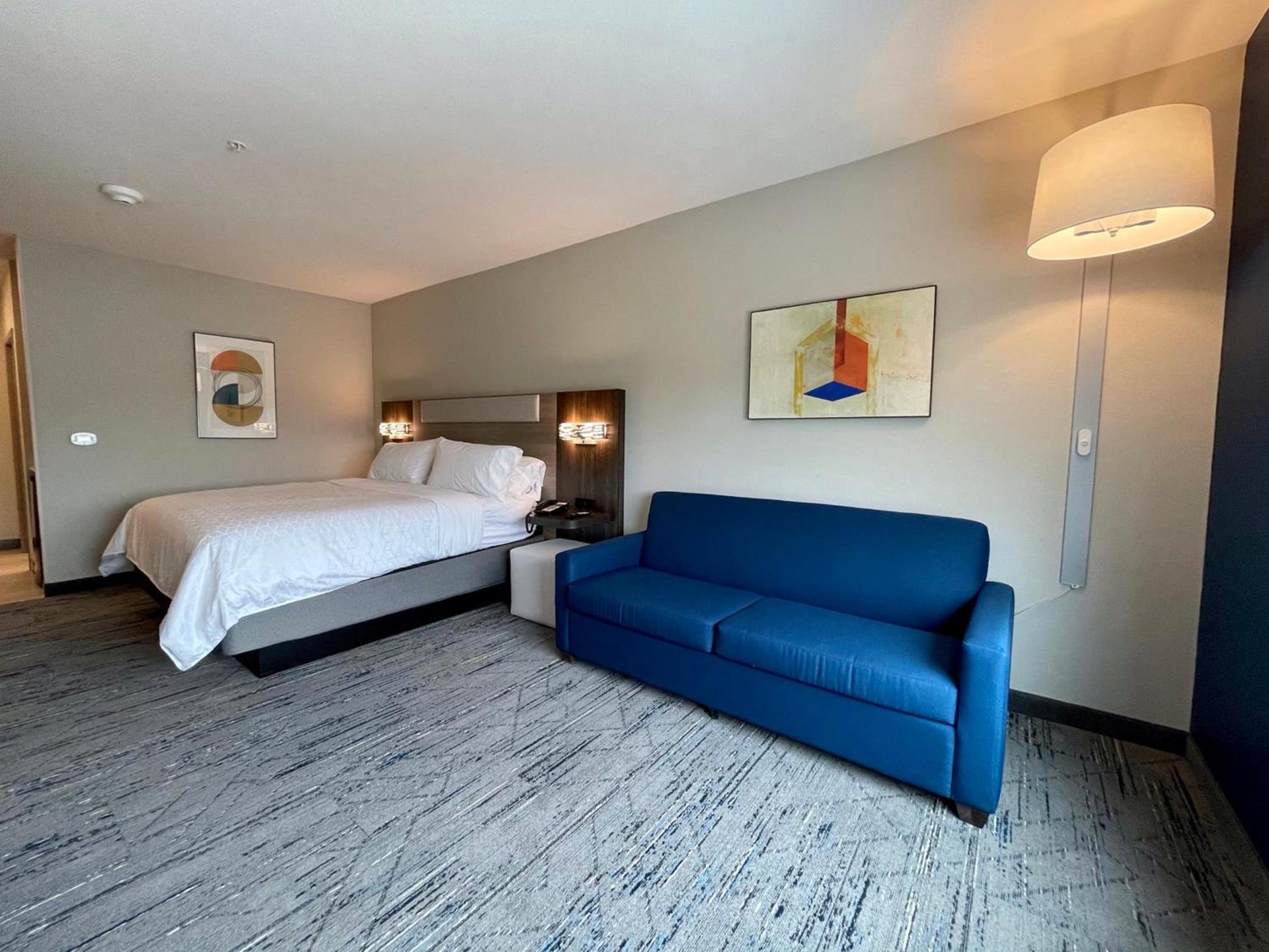 Holiday Inn Express & Suites - Ft. Smith - Airport by IHG photo 34