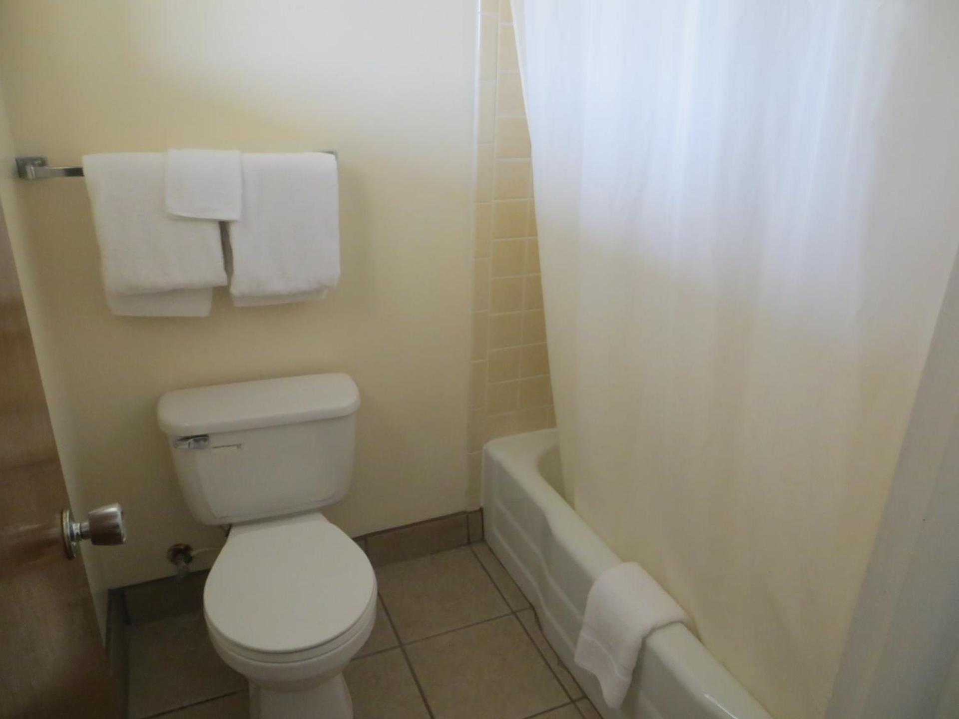 Traveler's Lodge photo 10
