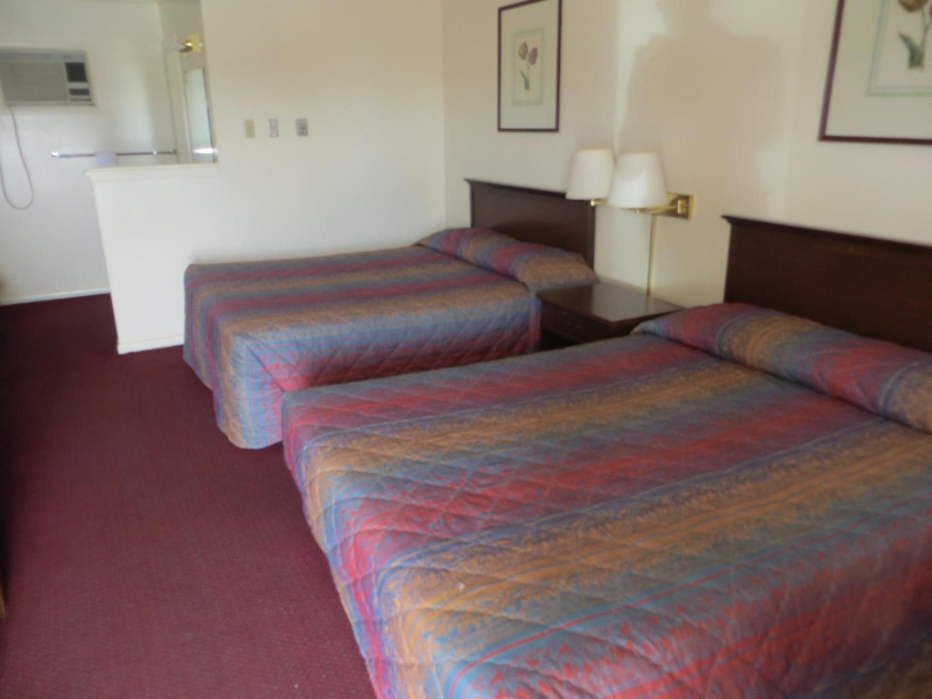 Traveler's Lodge photo 3