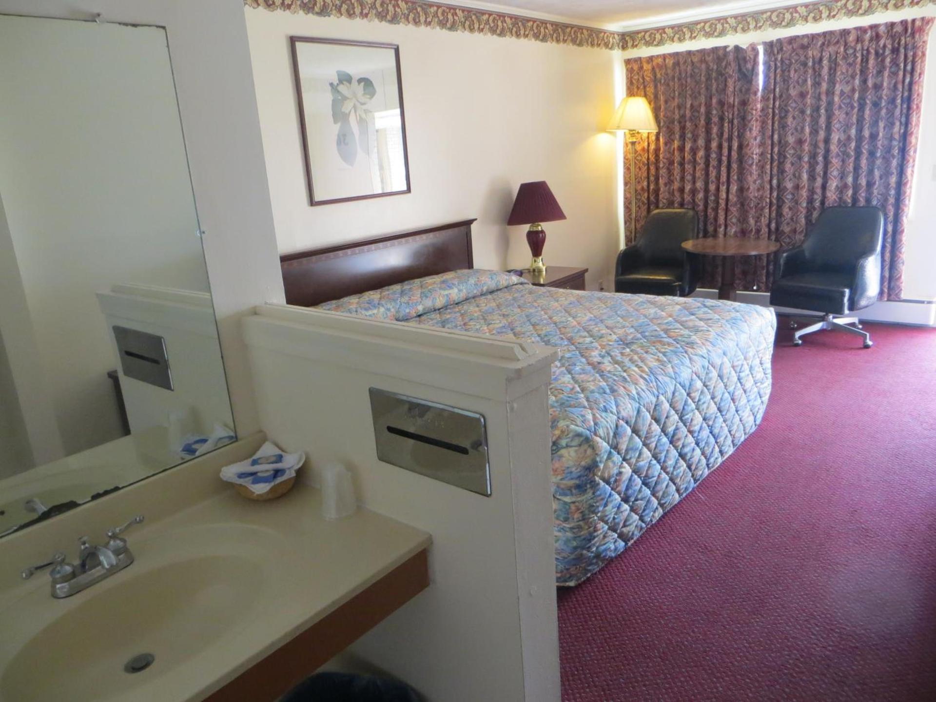 Traveler's Lodge photo 13