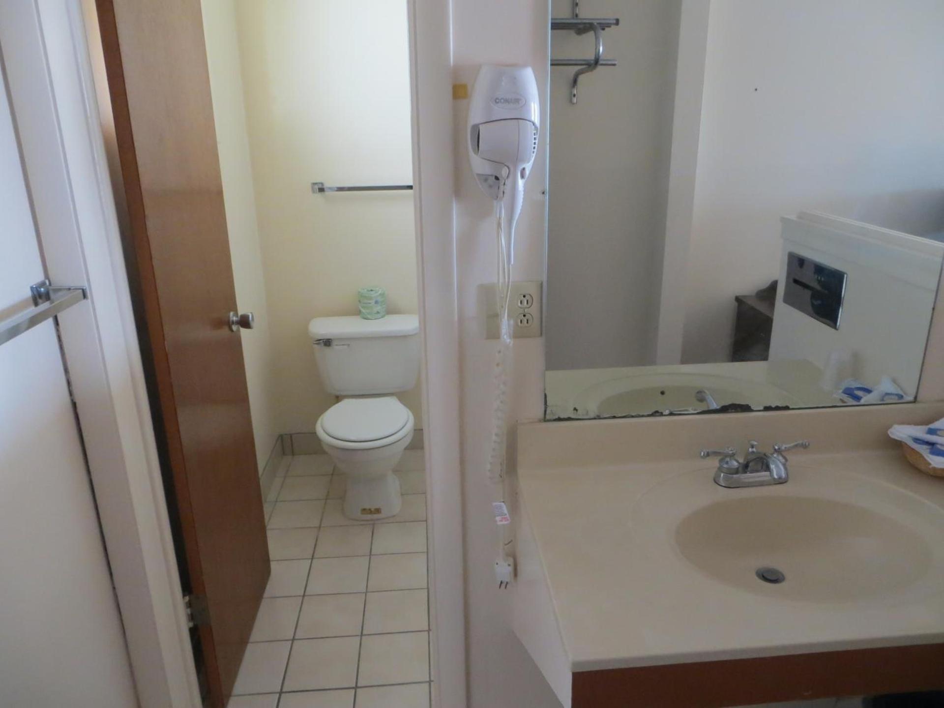 Traveler's Lodge photo 14