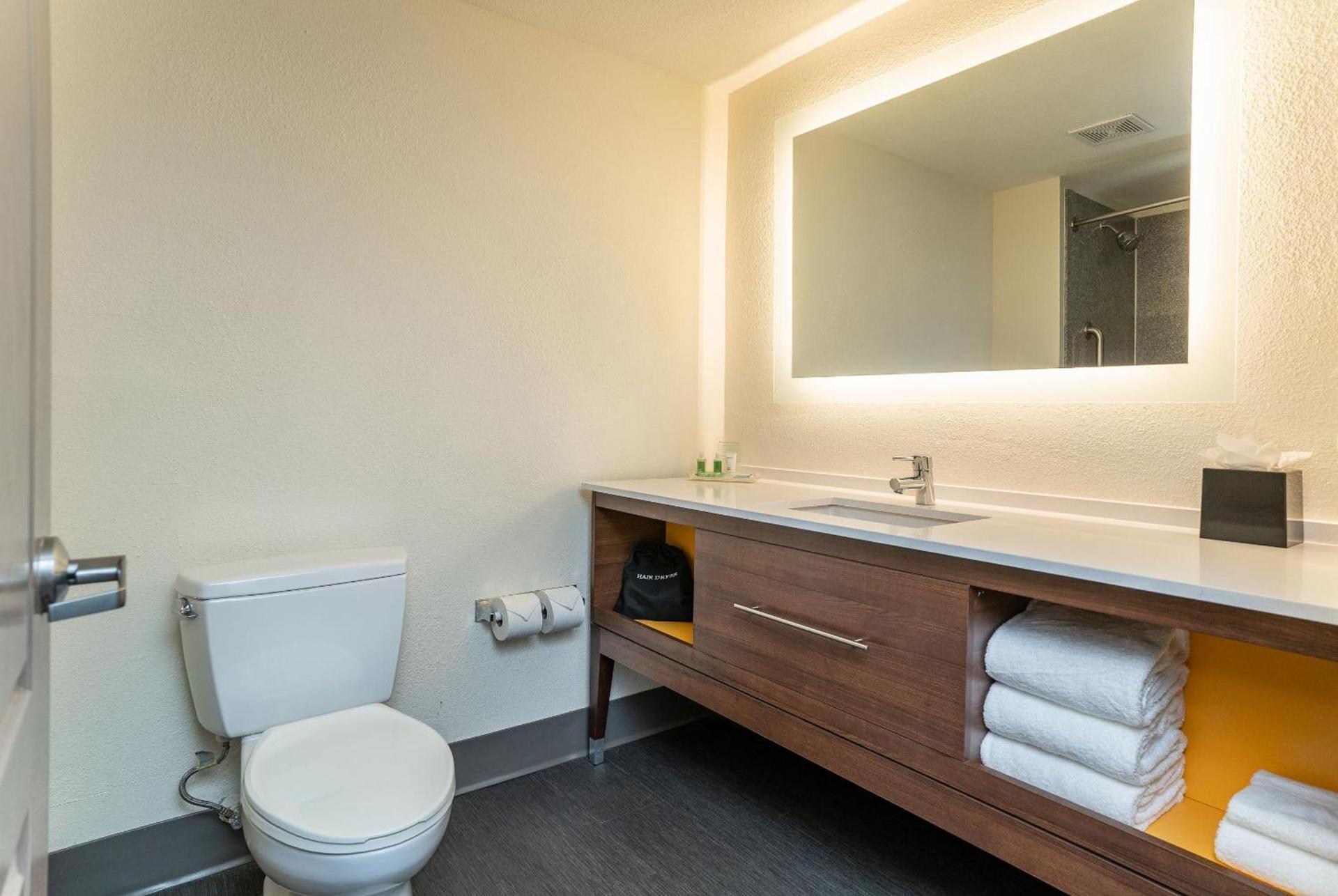 Holiday Inn Hotel & Suites Beaufort at Highway 21 by IHG photo 2