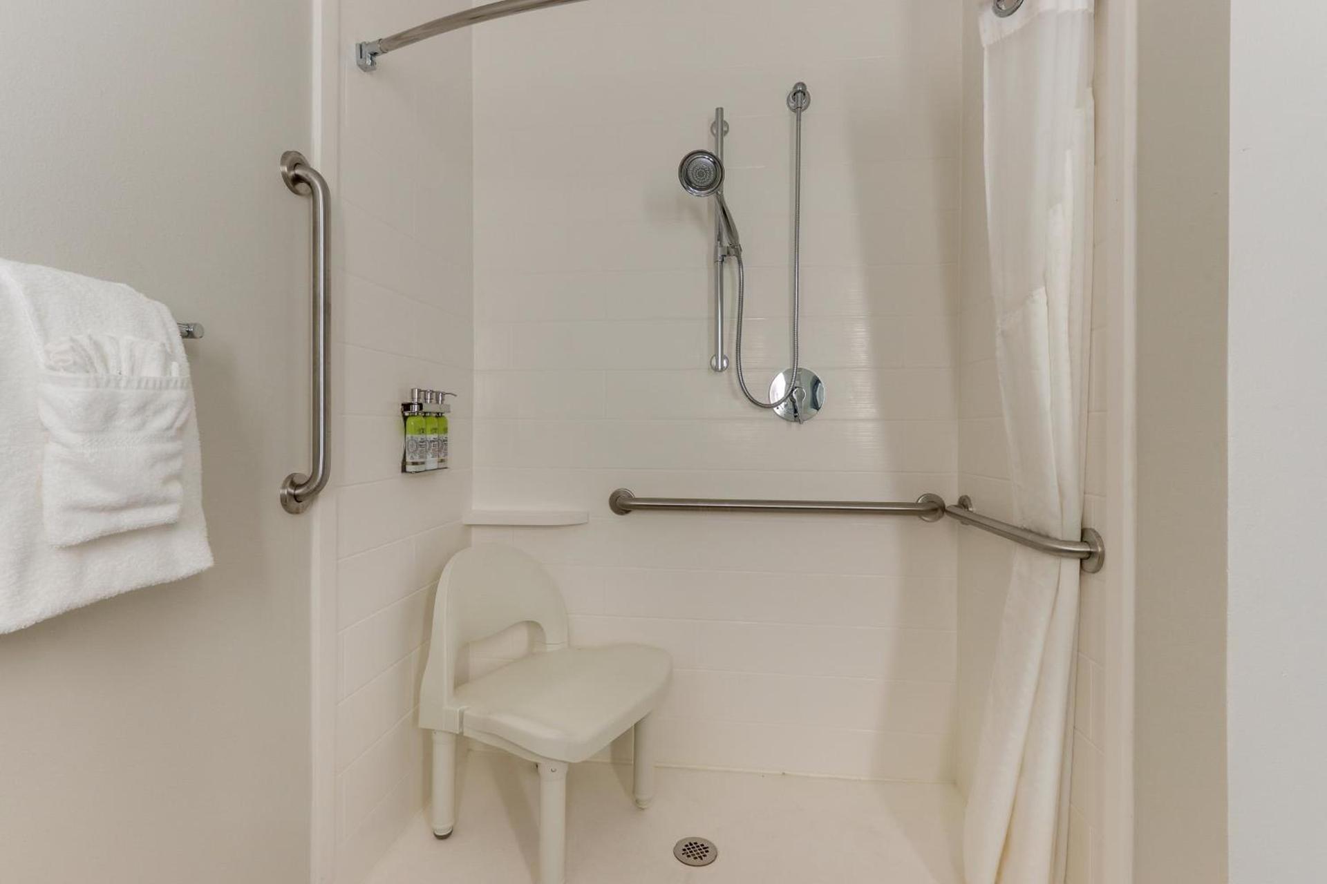 Holiday Inn Express - Cincinnati North - Monroe by IHG photo 3