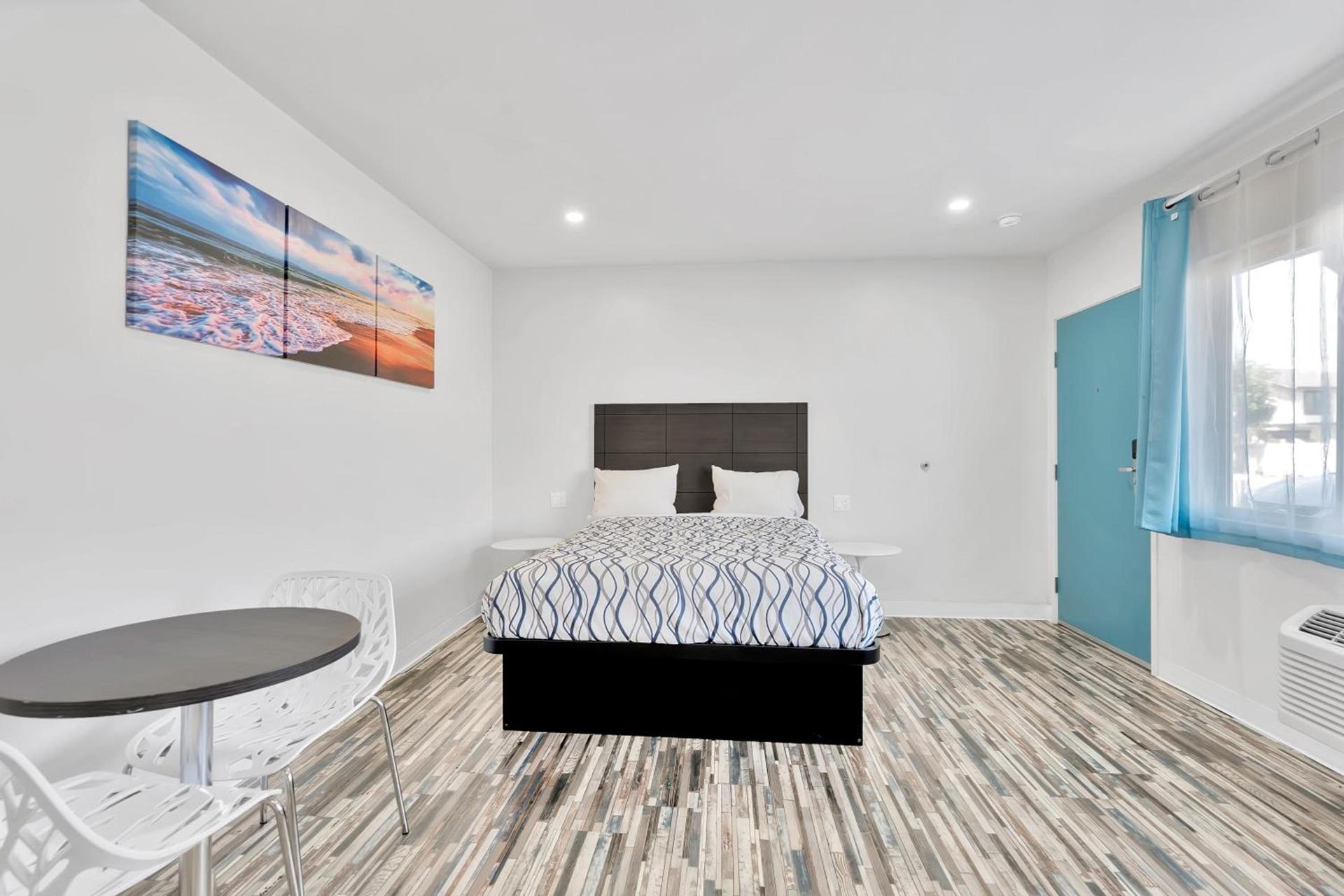 Tradewinds Motel photo 10