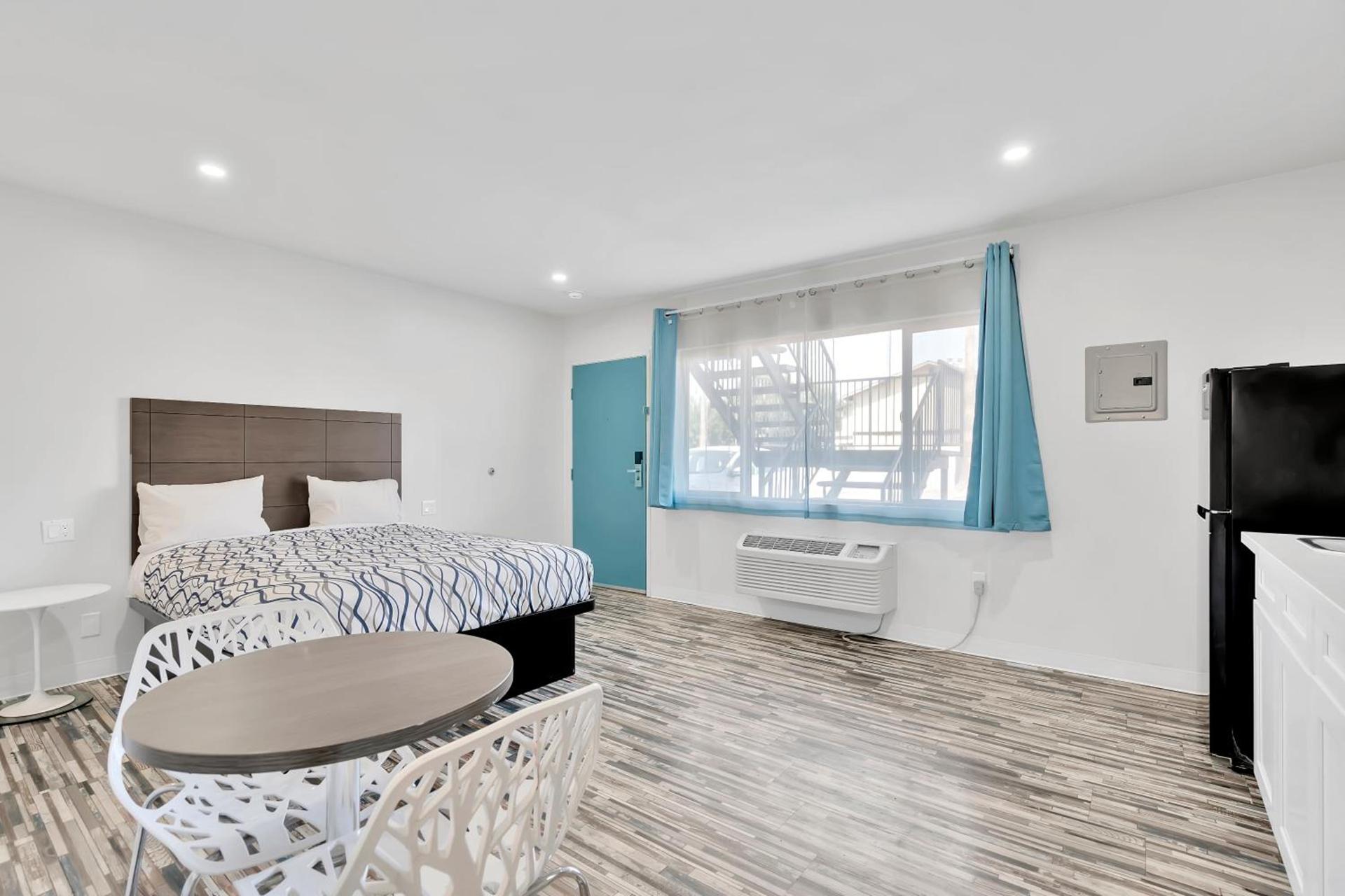 Tradewinds Motel photo 22
