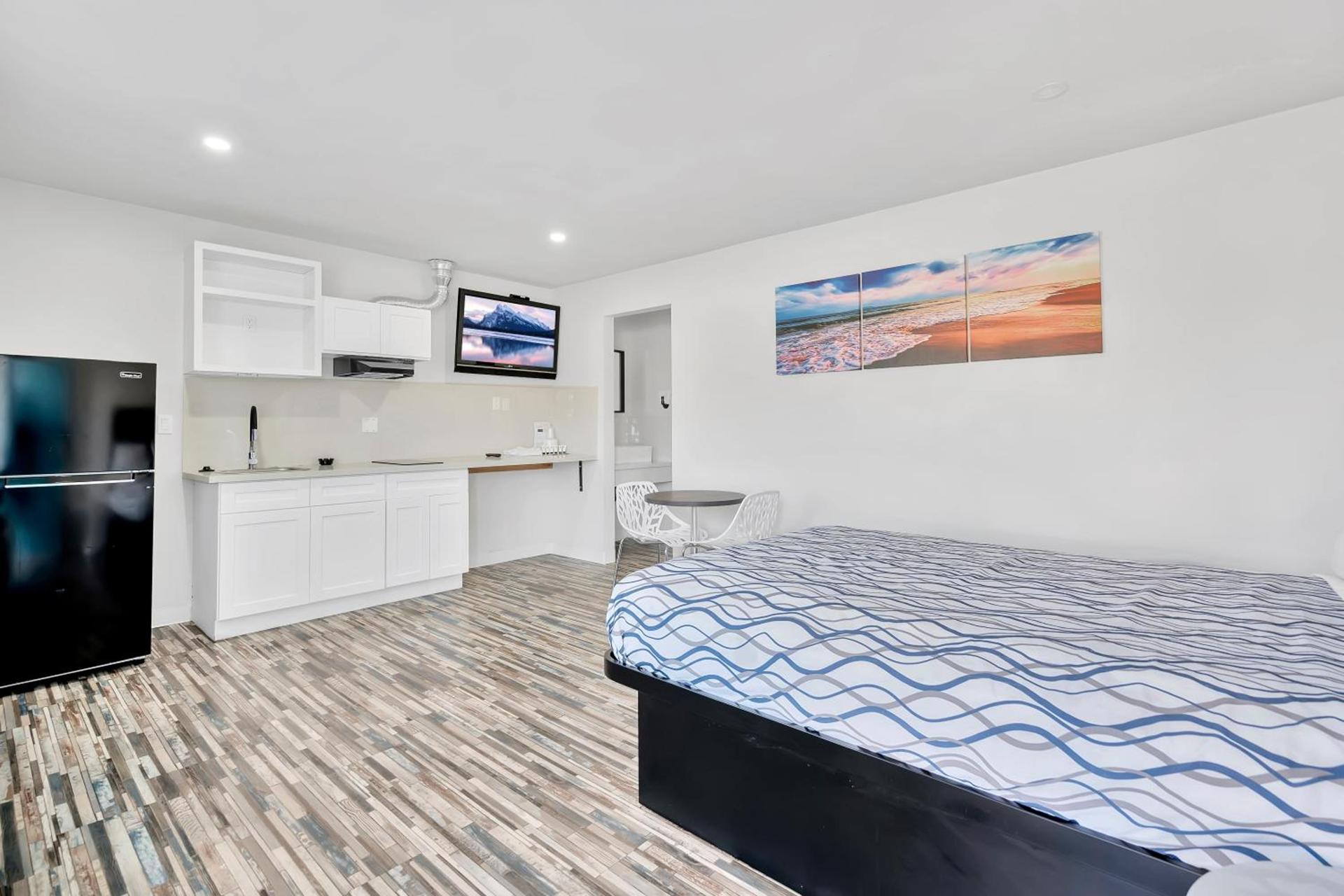 Tradewinds Motel photo 20