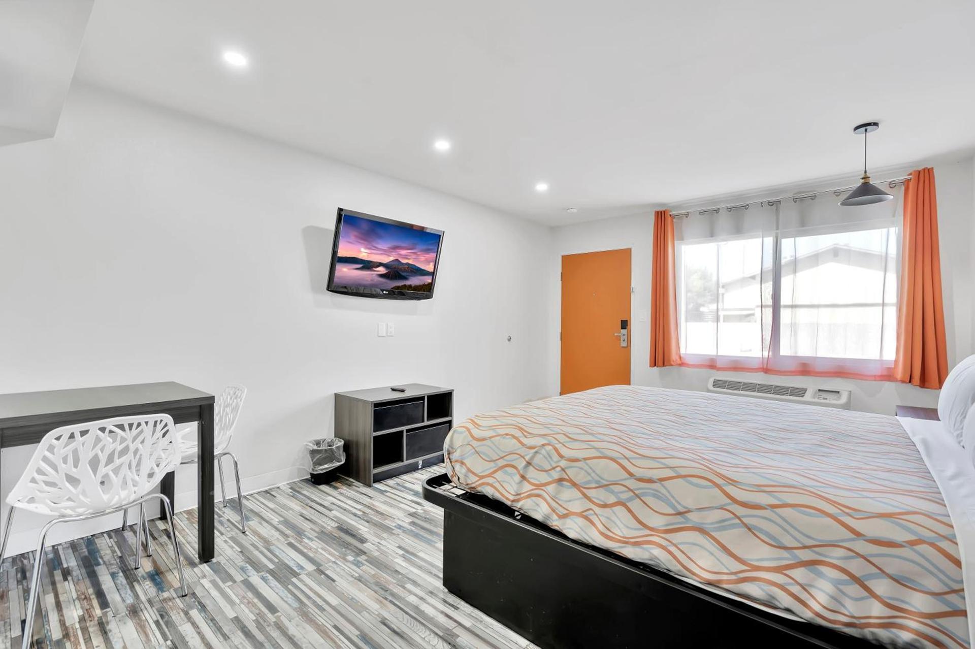 Tradewinds Motel photo 9