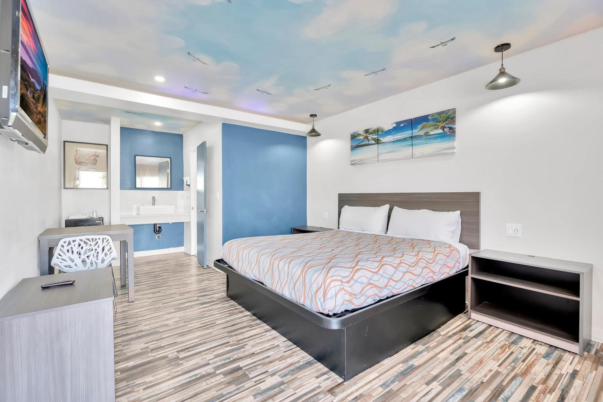 Tradewinds Motel photo 23