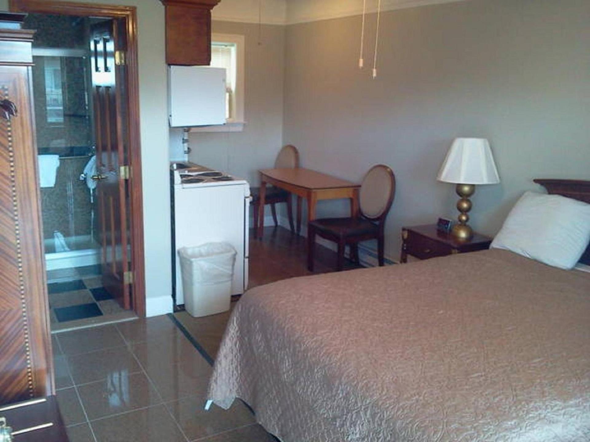 Golden Gate Lodging photo 27