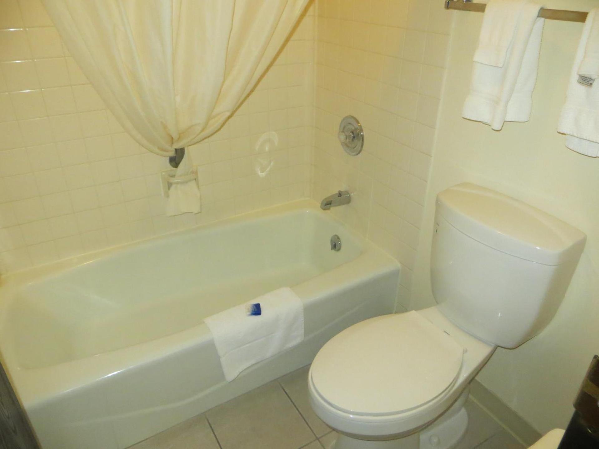 Red Coach Inn photo 10