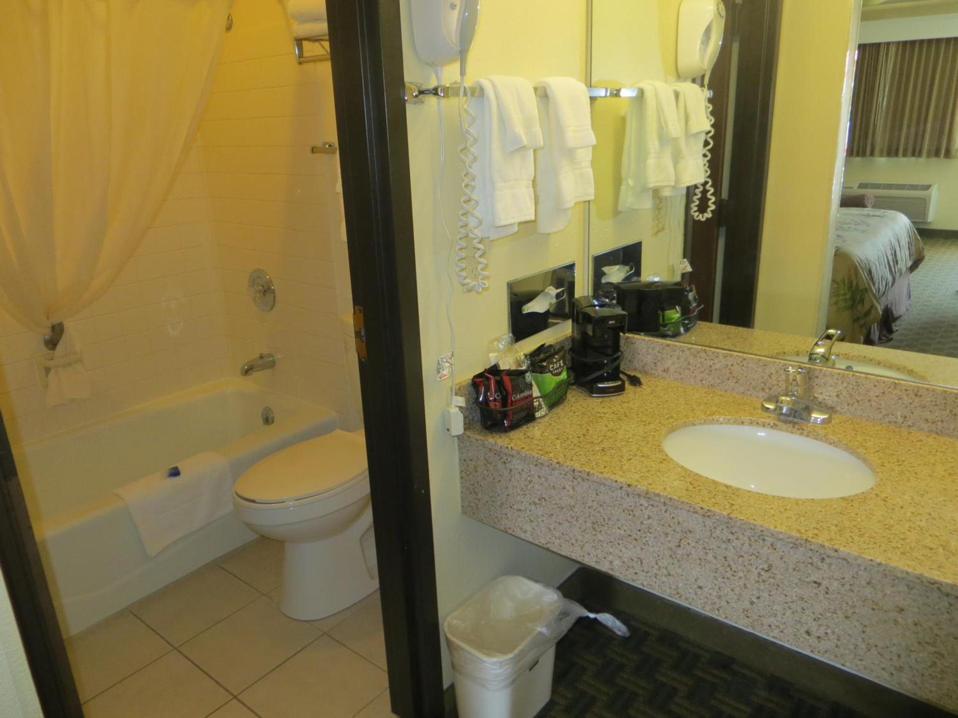 Red Coach Inn photo 12