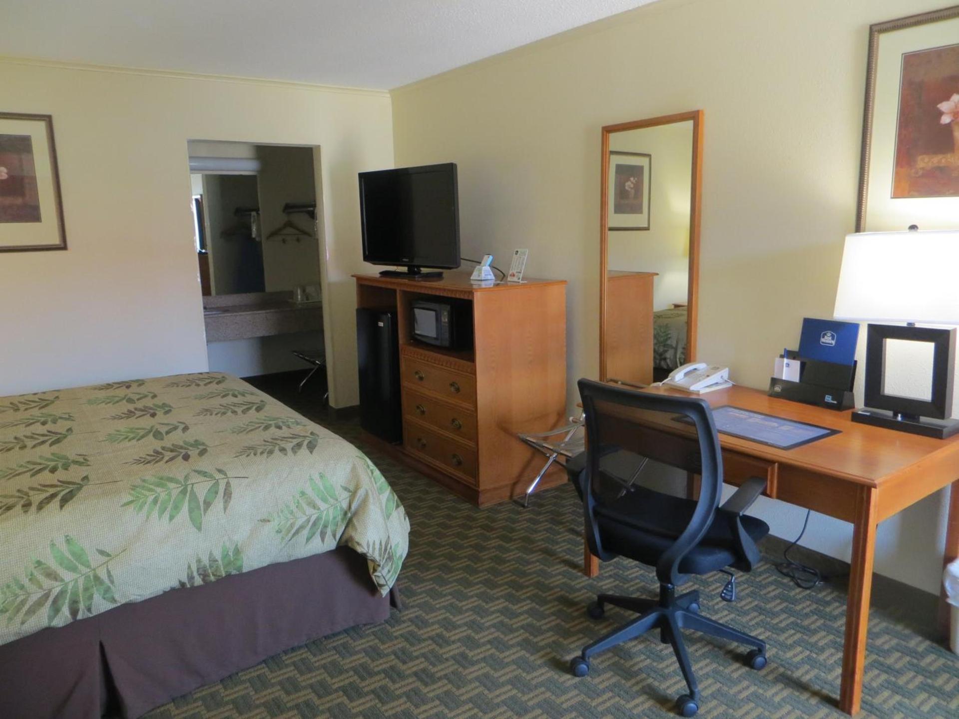 Red Coach Inn photo 13