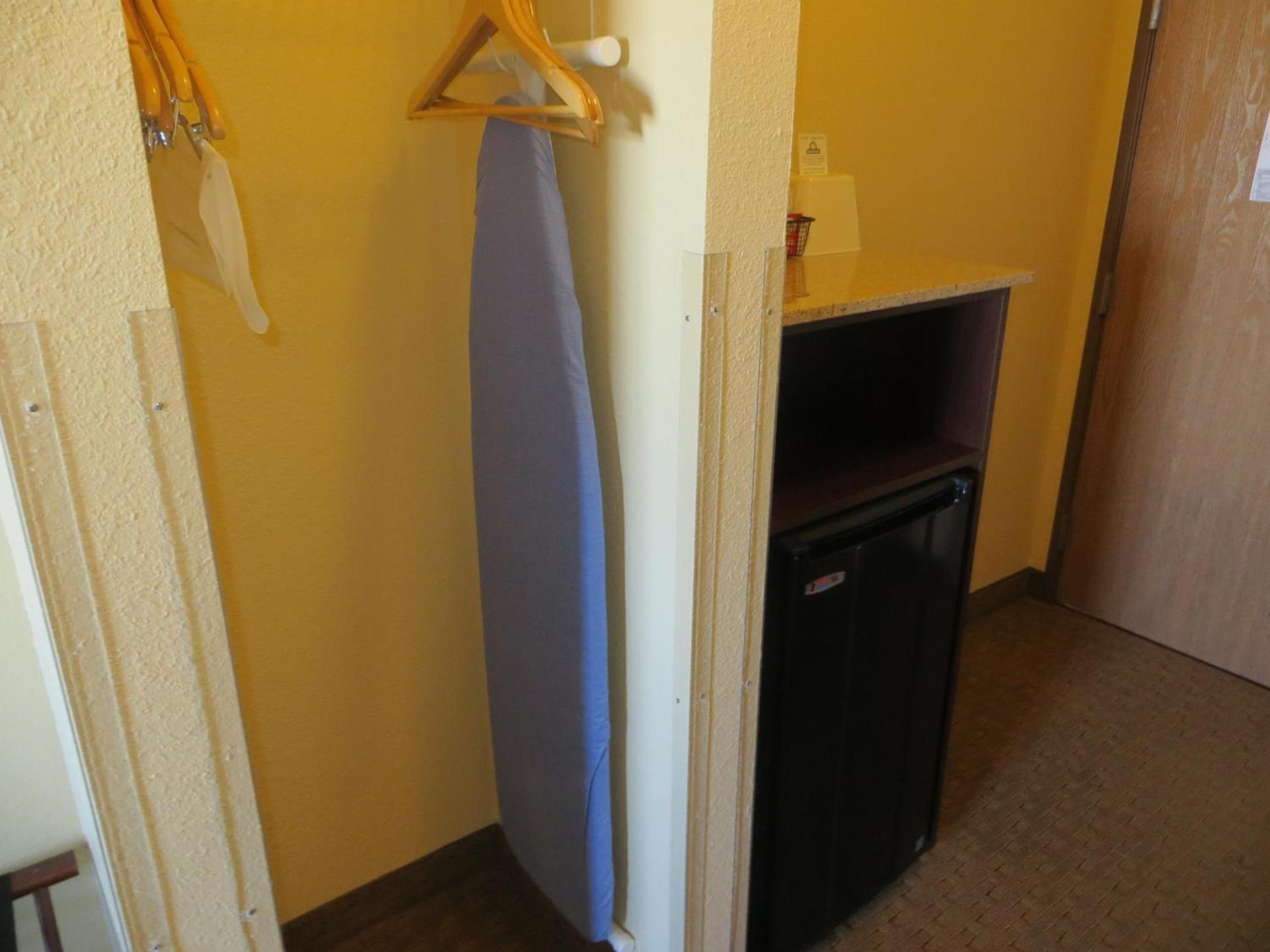 Days Inn by Wyndham Ellis photo 32