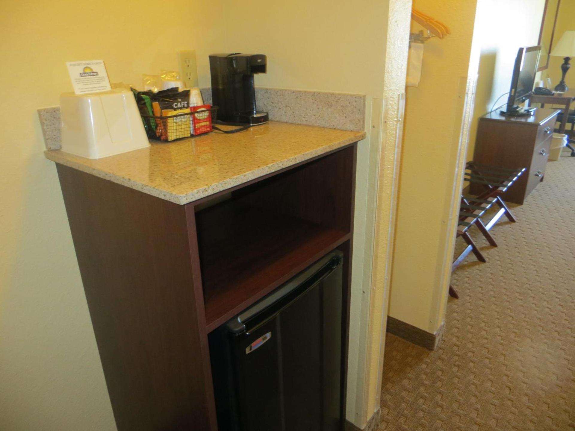 Days Inn by Wyndham Ellis photo 31