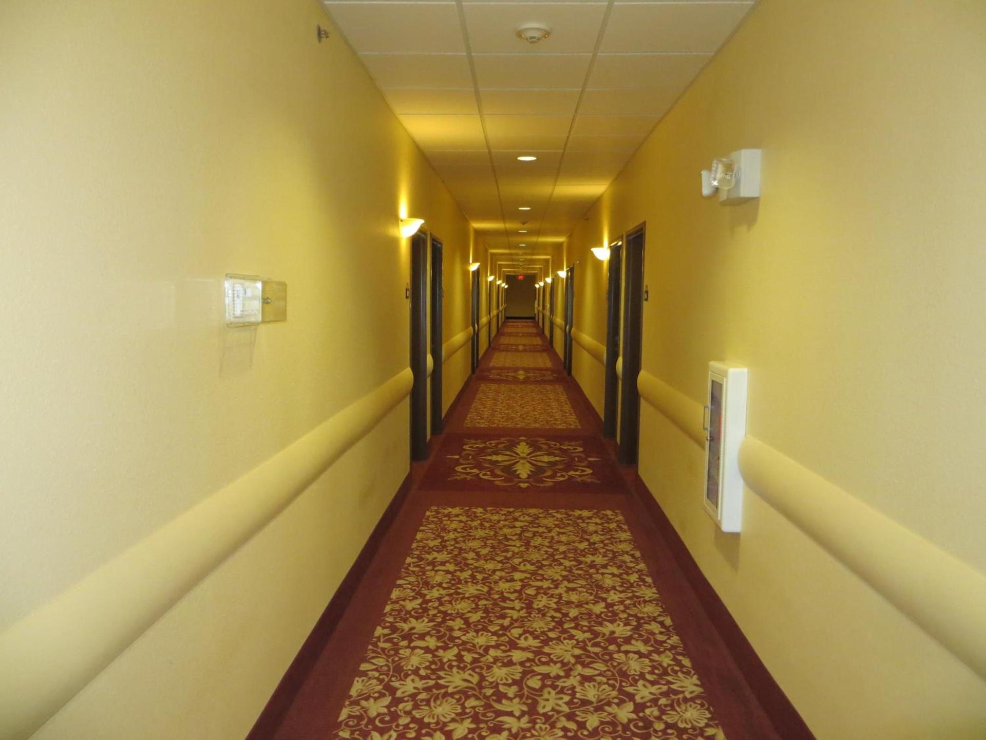Days Inn by Wyndham Ellis photo 44