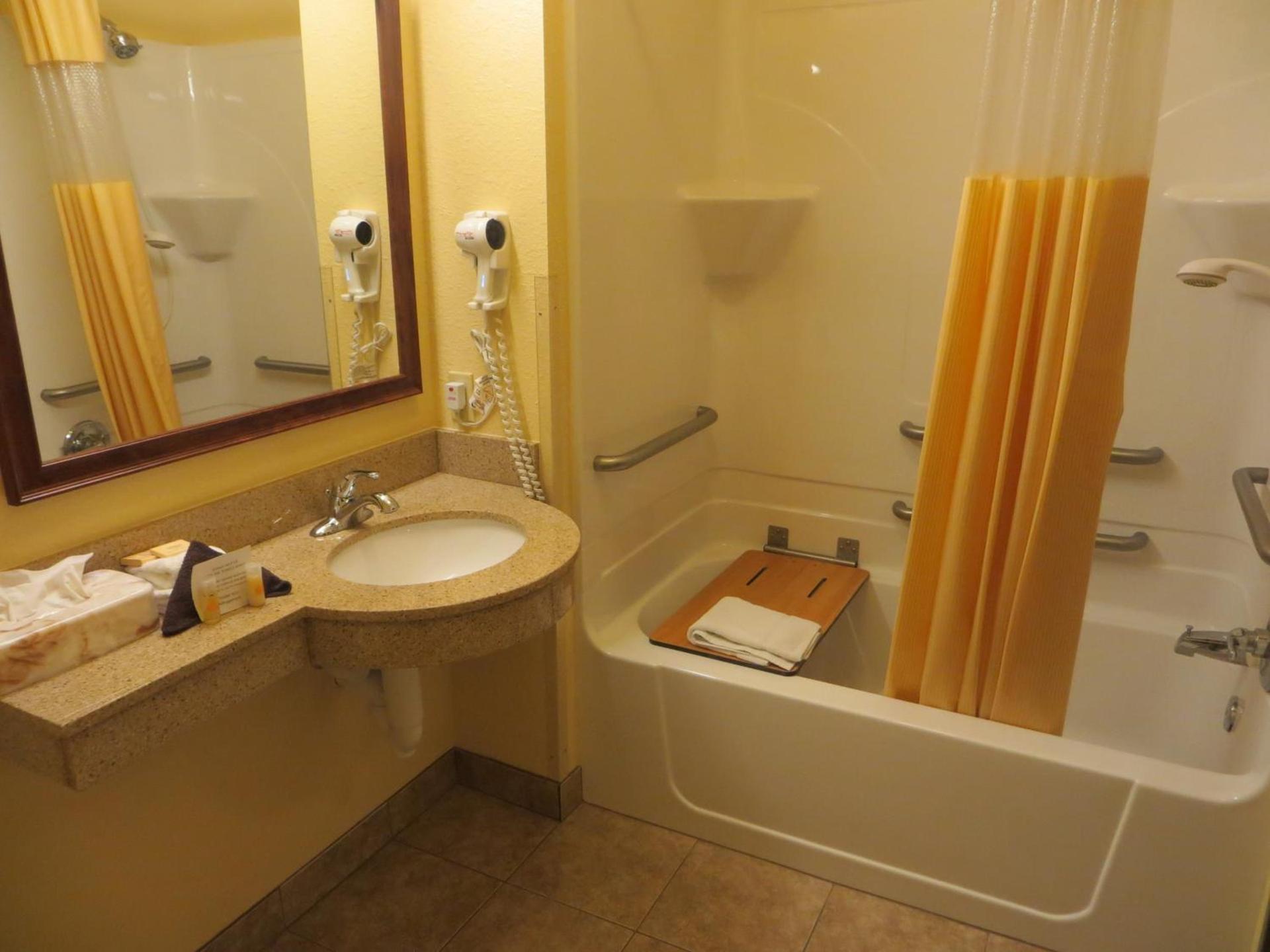 Days Inn by Wyndham Ellis photo 30
