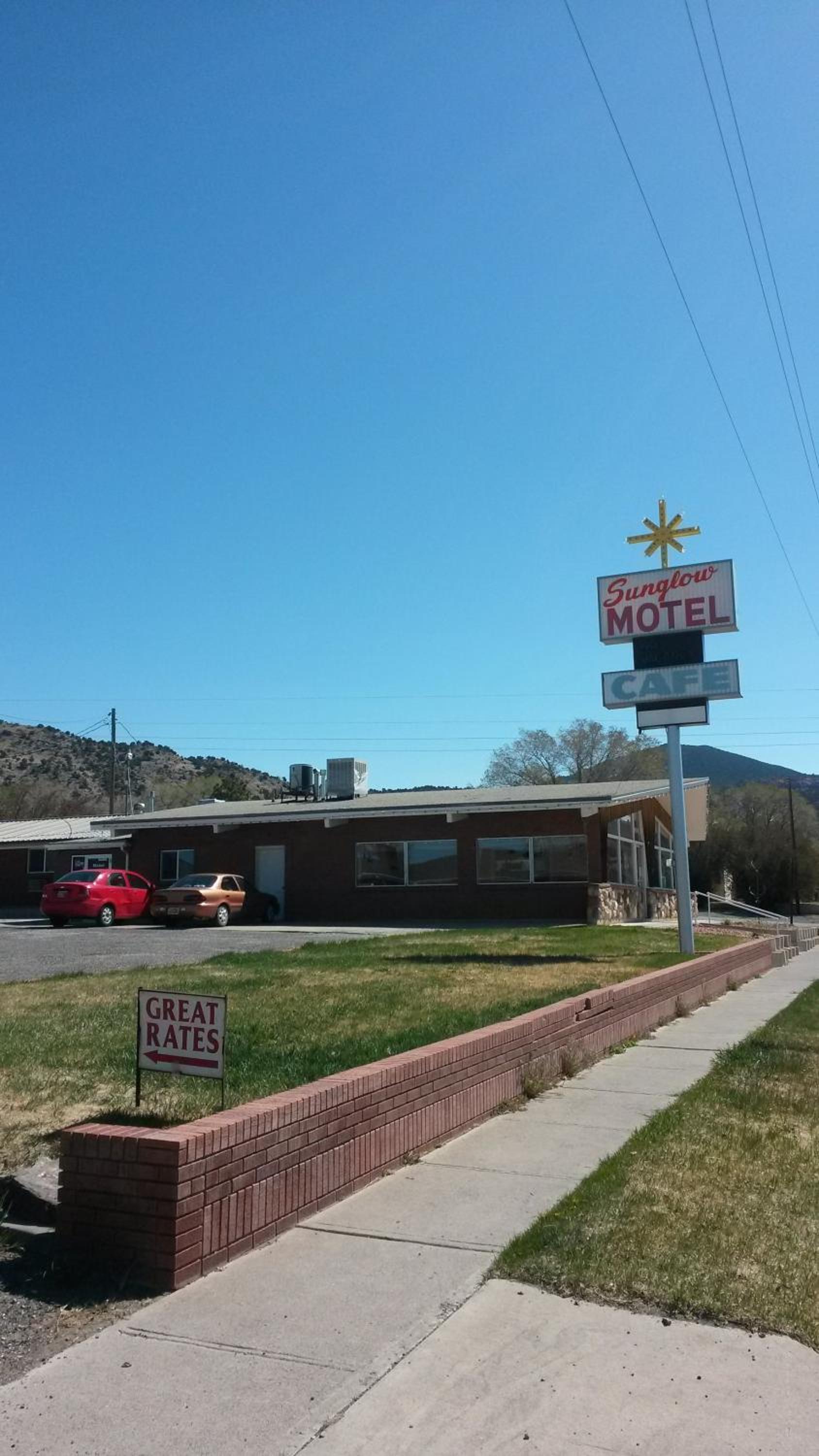 Sunglow Motel photo 1