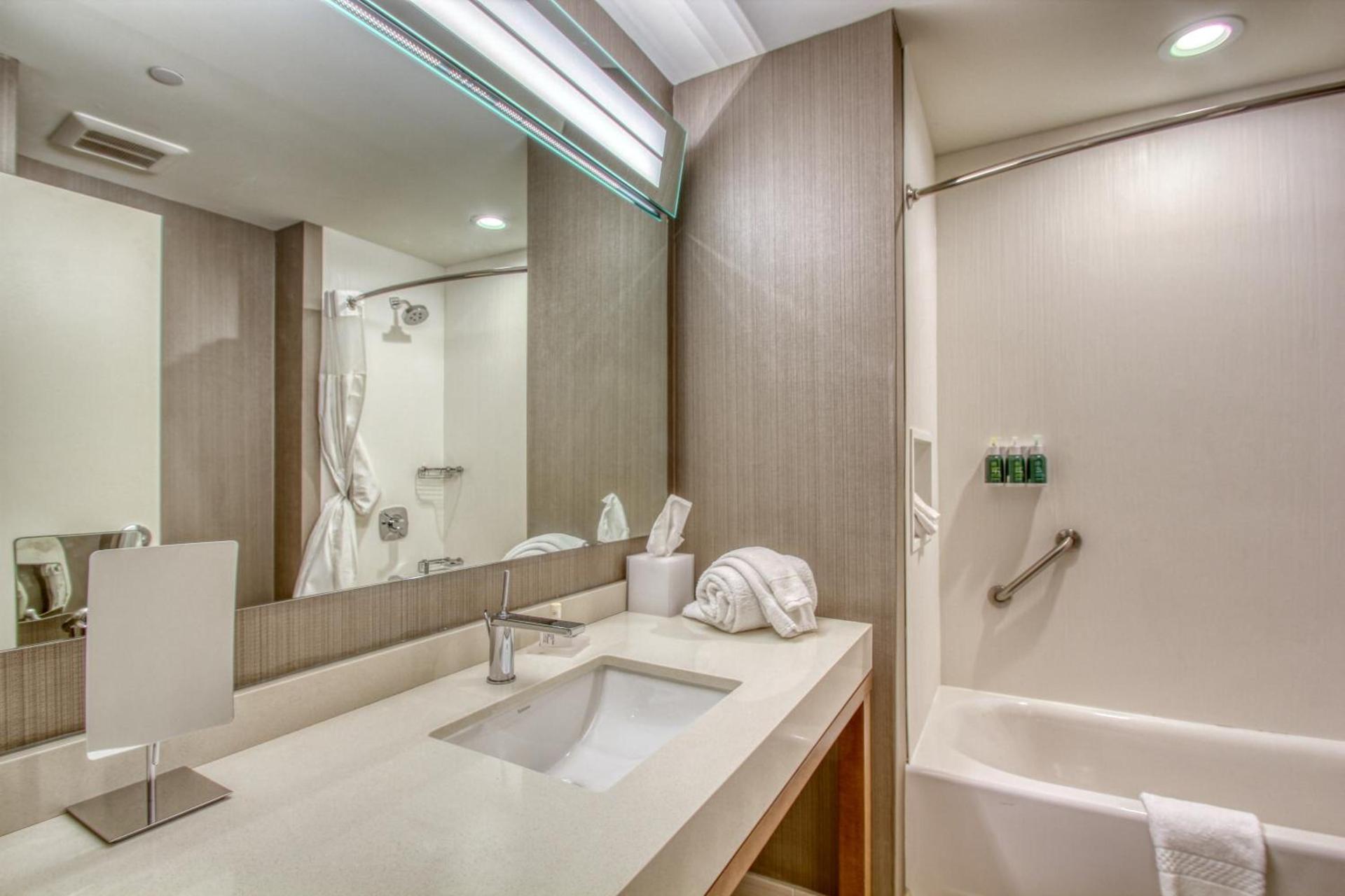 Courtyard by Marriott Fargo photo 6