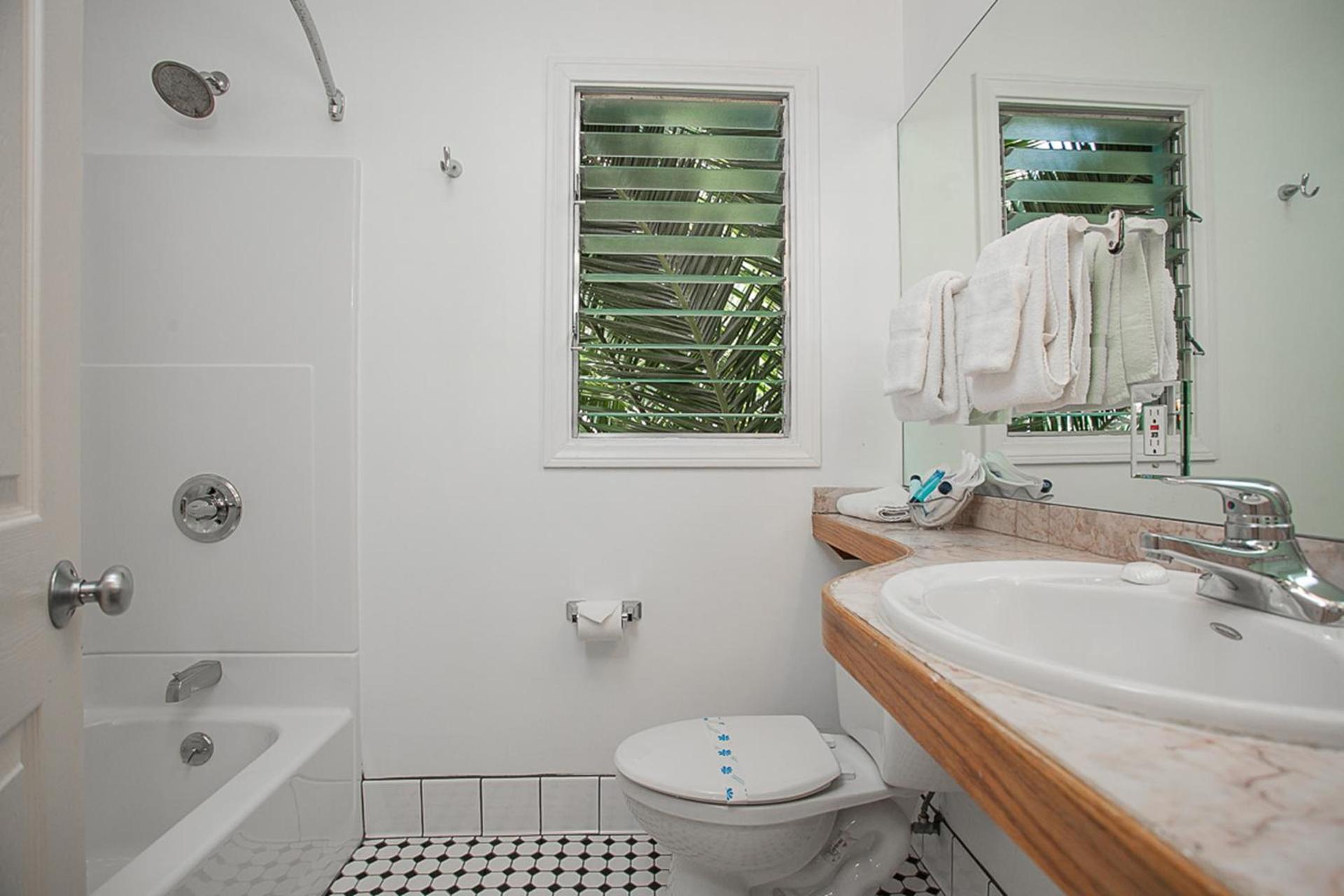 Ocean Lodge Santa Monica Beach Hotel photo 21