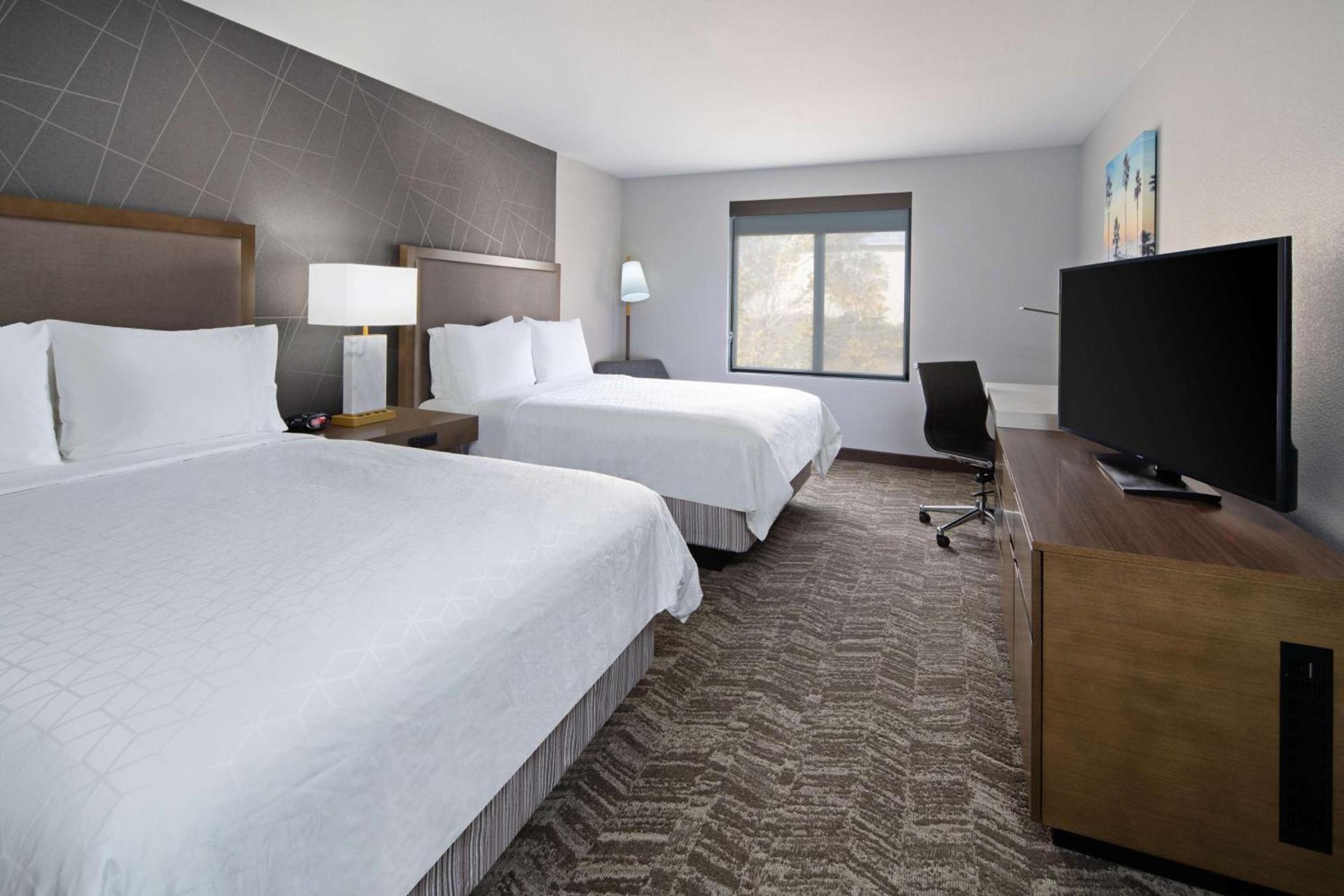 Best Western Valencia/Six Flags Inn & Suites photo 9