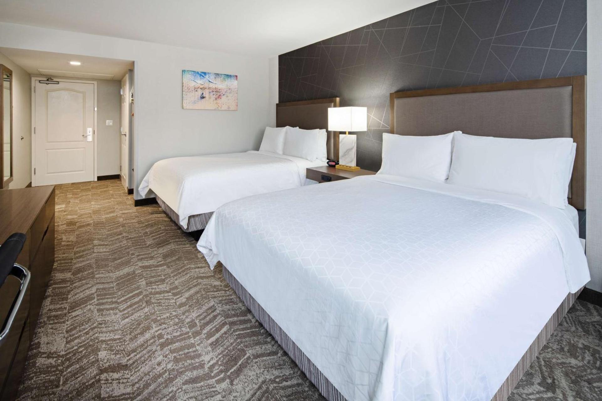 Best Western Valencia/Six Flags Inn & Suites photo 11