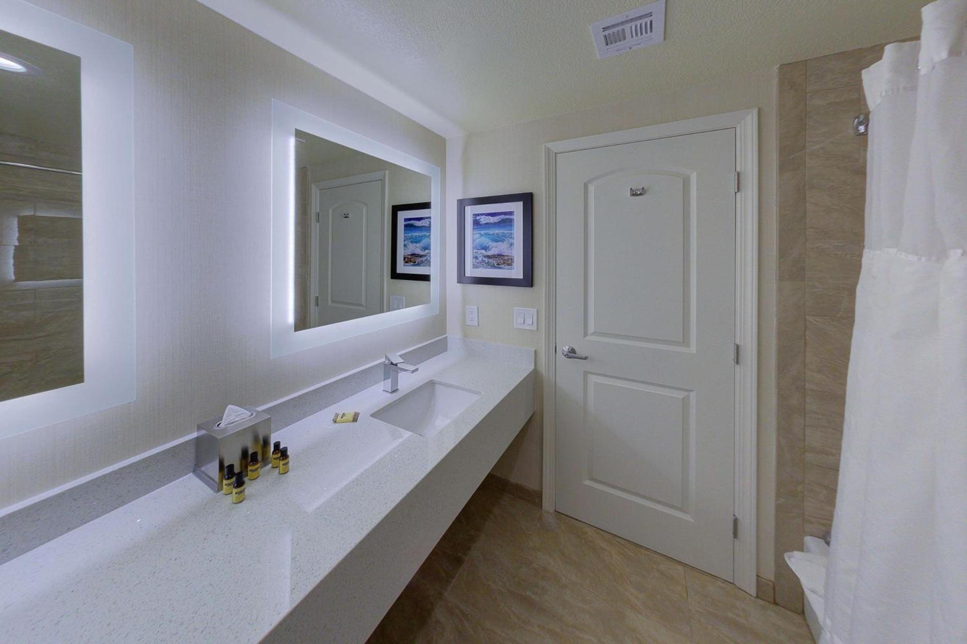 Best Western Plus Carpinteria Inn photo 83