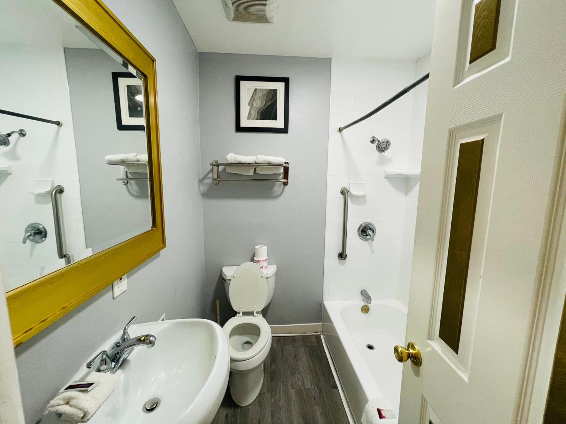 Casa Blanca Inn - Whittier, Los Angeles photo 32