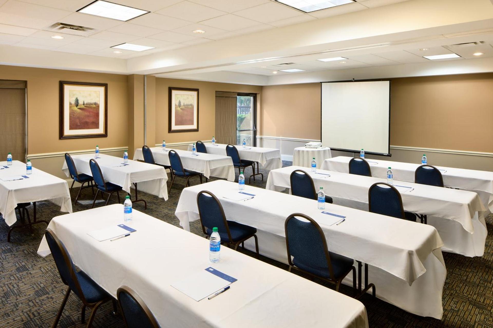 Holiday Inn Express & Suites Alpharetta by IHG photo 50