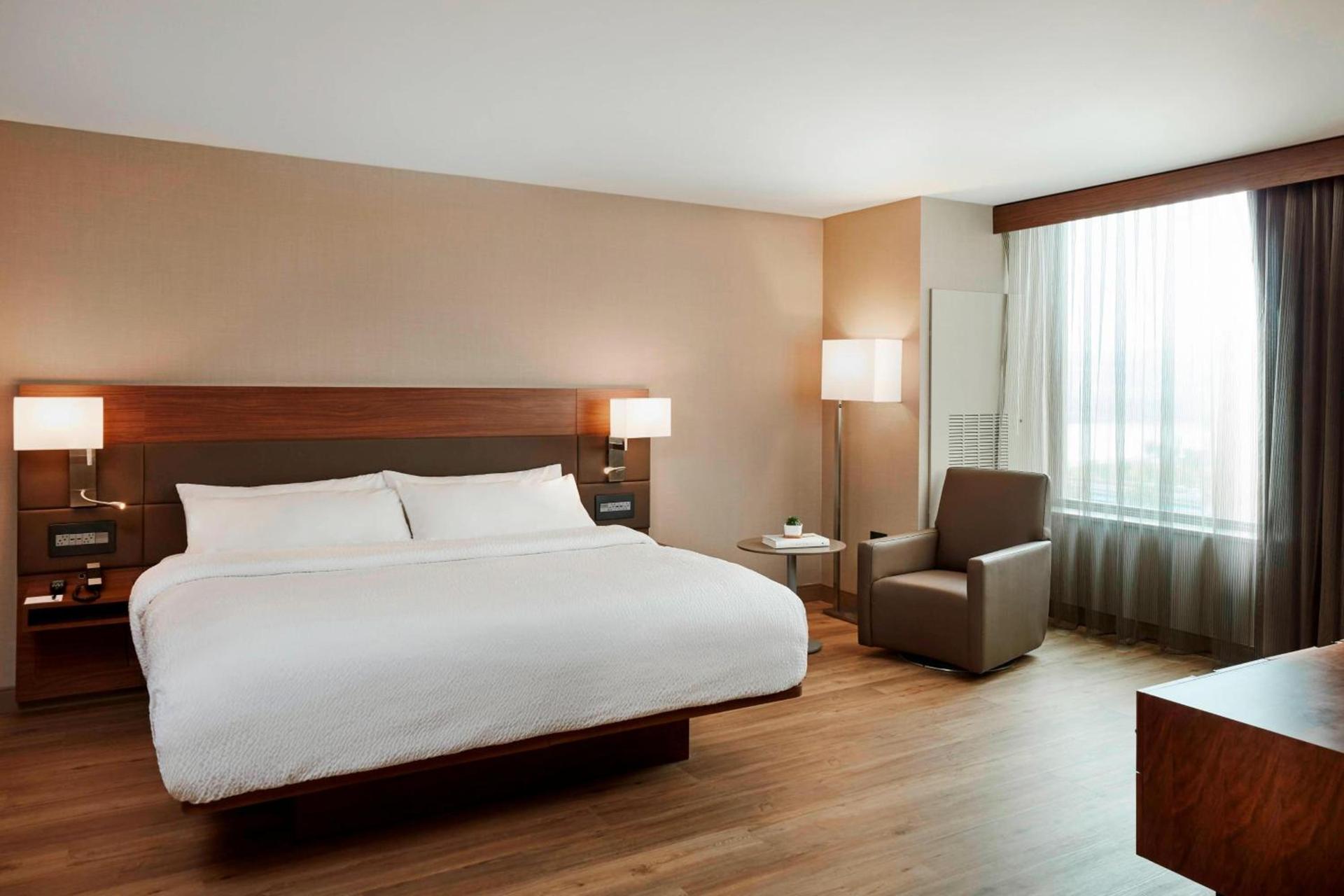 AC Hotel by Marriott Cincinnati at The Banks photo 59