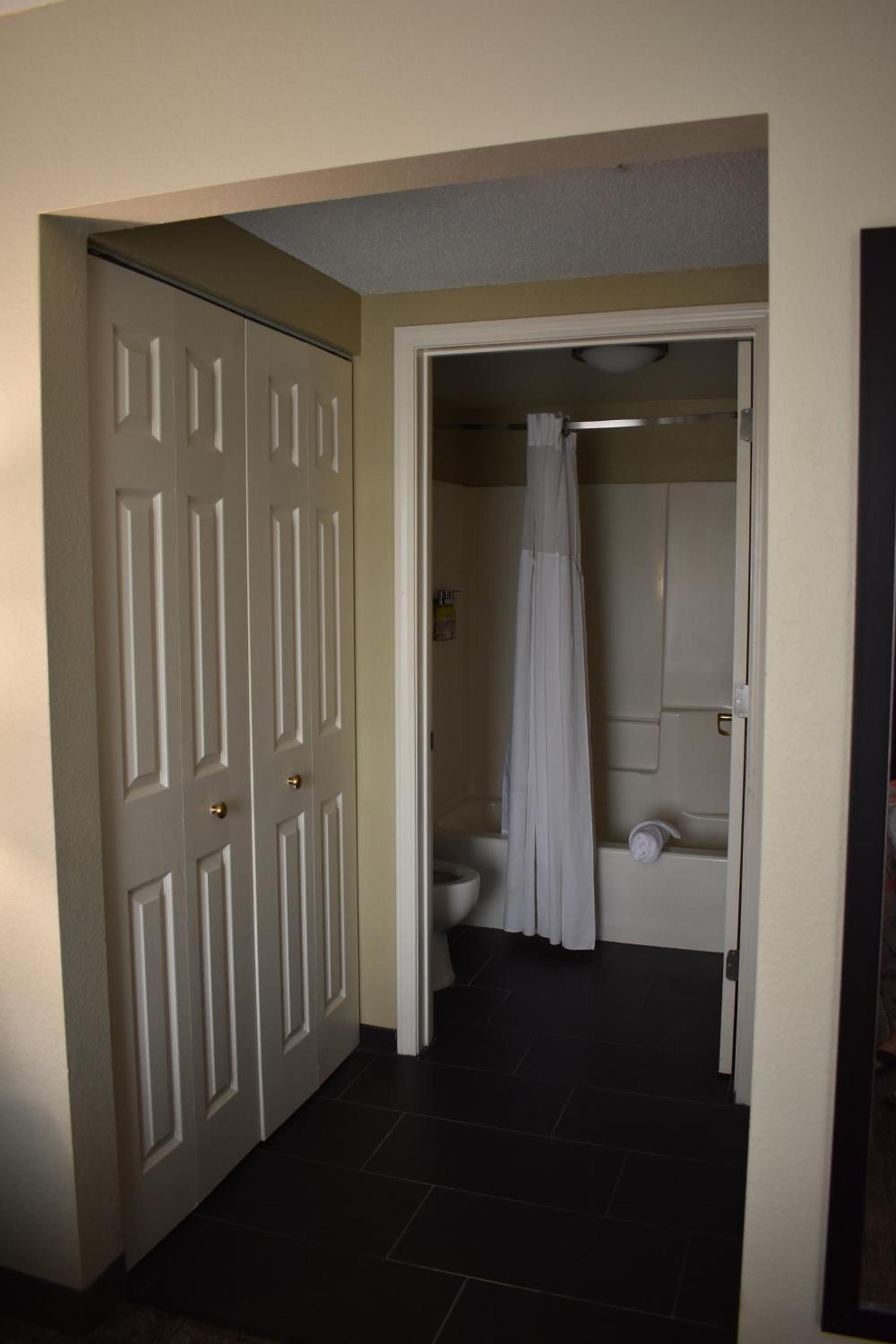 Staybridge Suites Cranbury - South Brunswick by IHG photo 12
