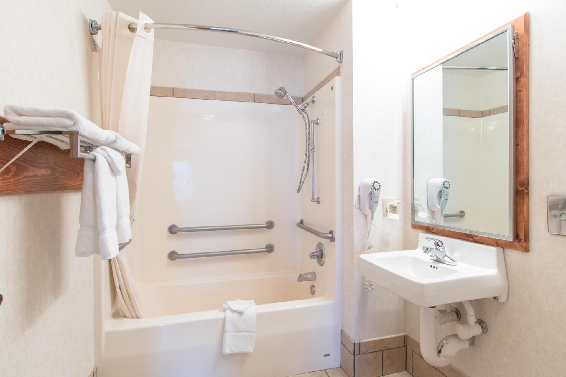 Quality Inn & Suites University photo 49