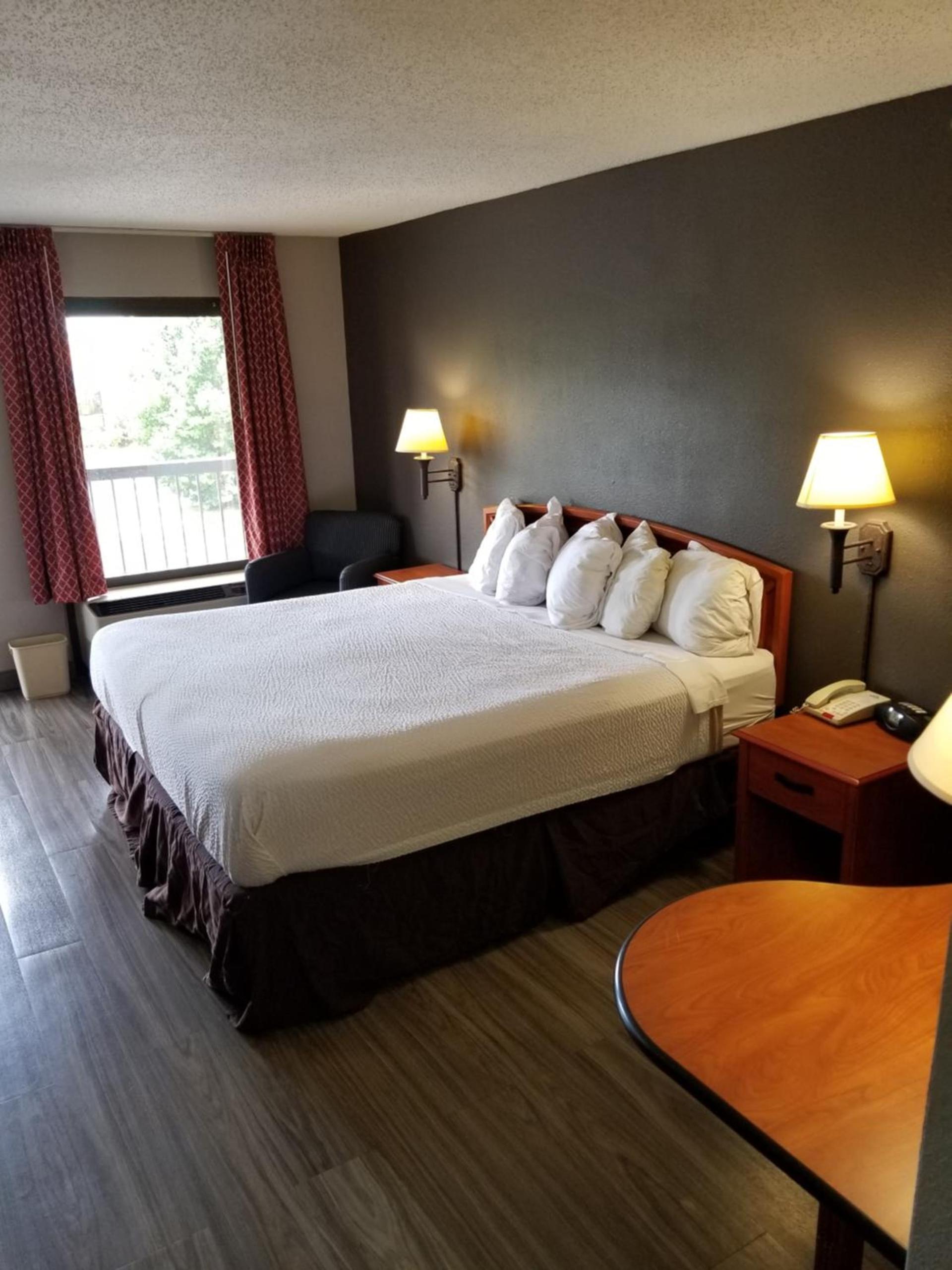 Days Inn by Wyndham Wilson photo 7