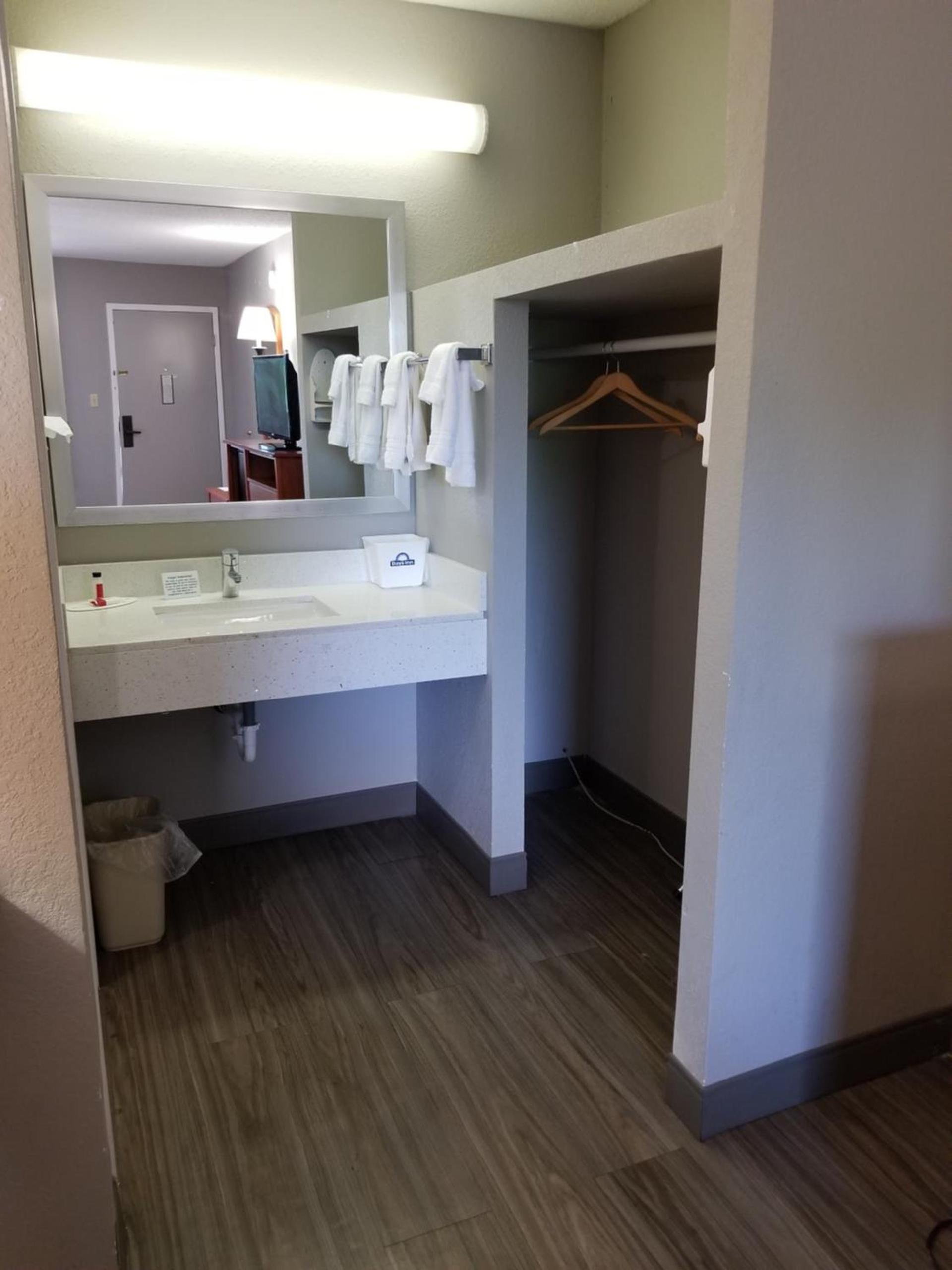 Days Inn by Wyndham Wilson photo 15