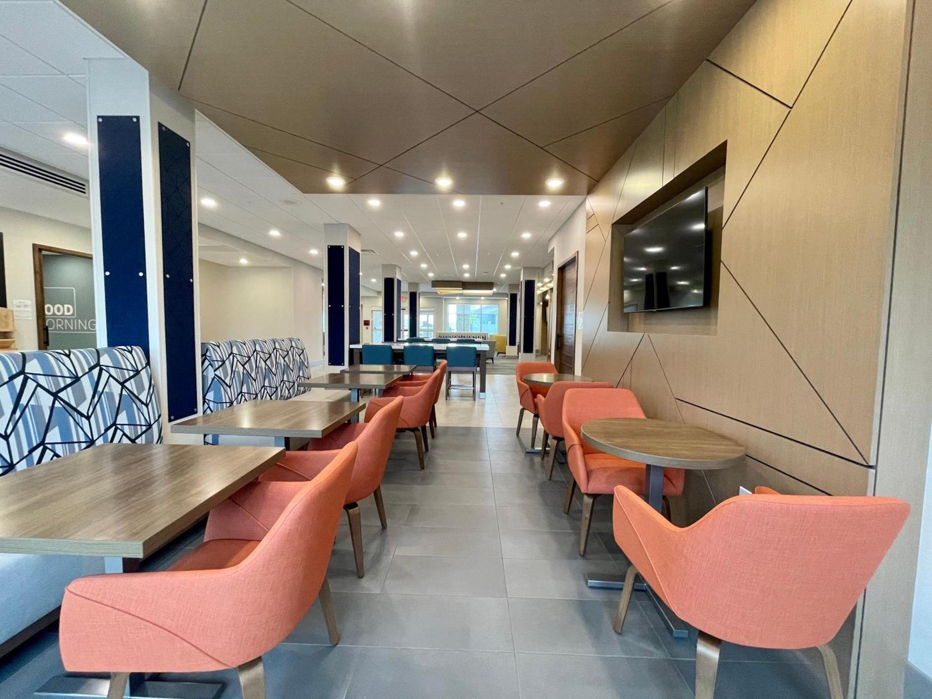 Holiday Inn Express & Suites - Ft. Smith - Airport by IHG photo 28