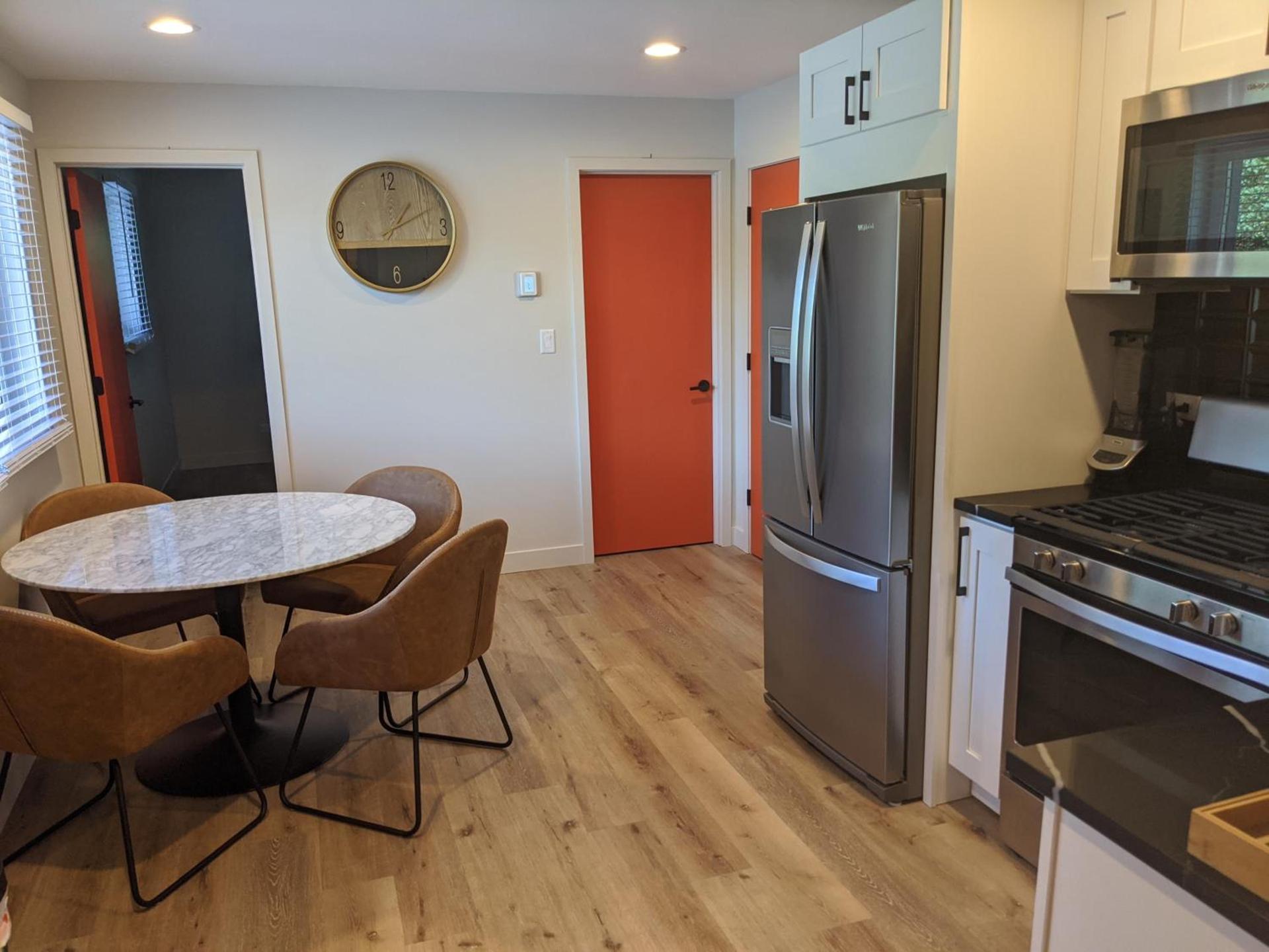 4411 Inn & Suites photo 4