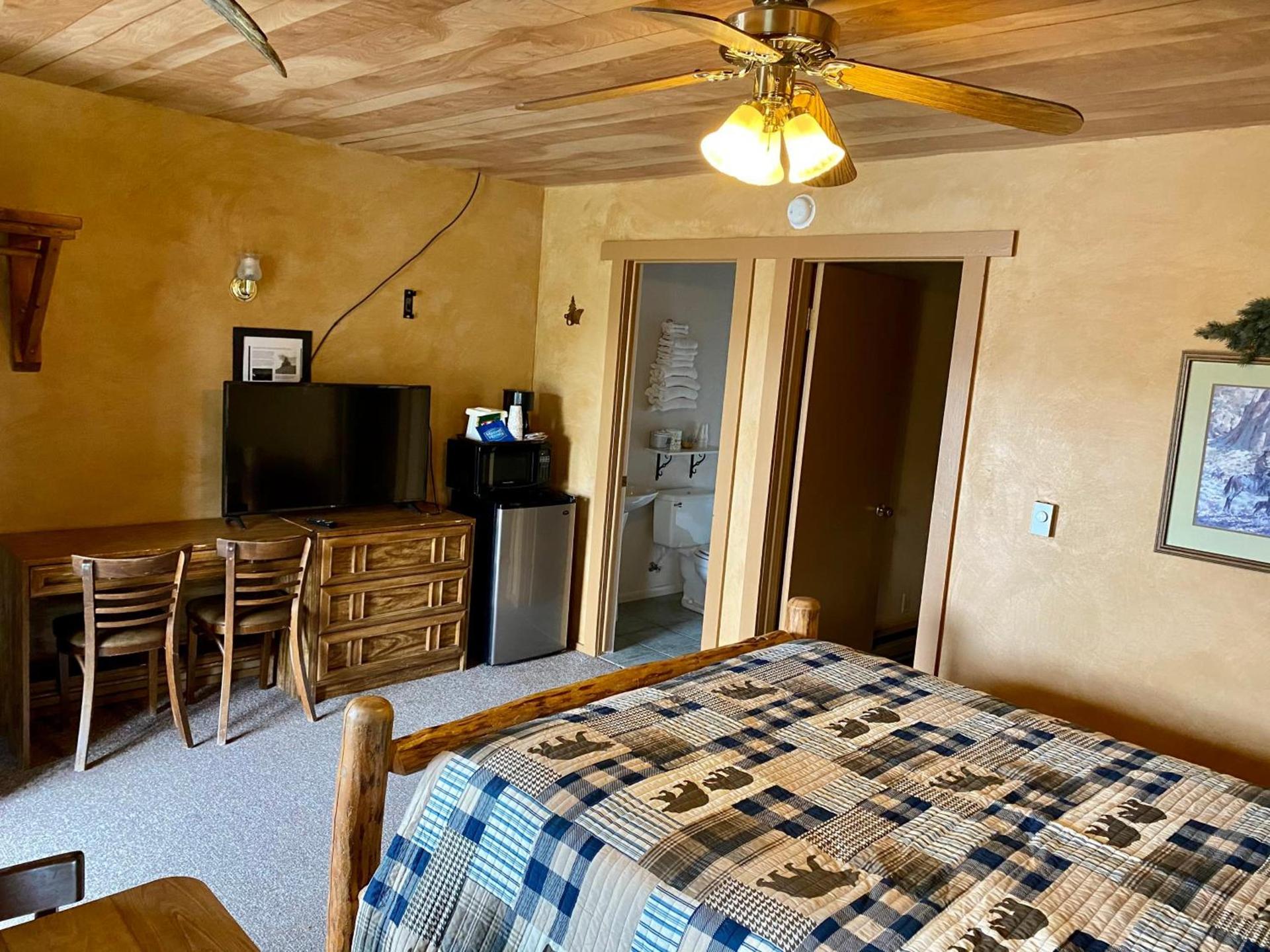 Green Creek Inn and RV Park photo 8