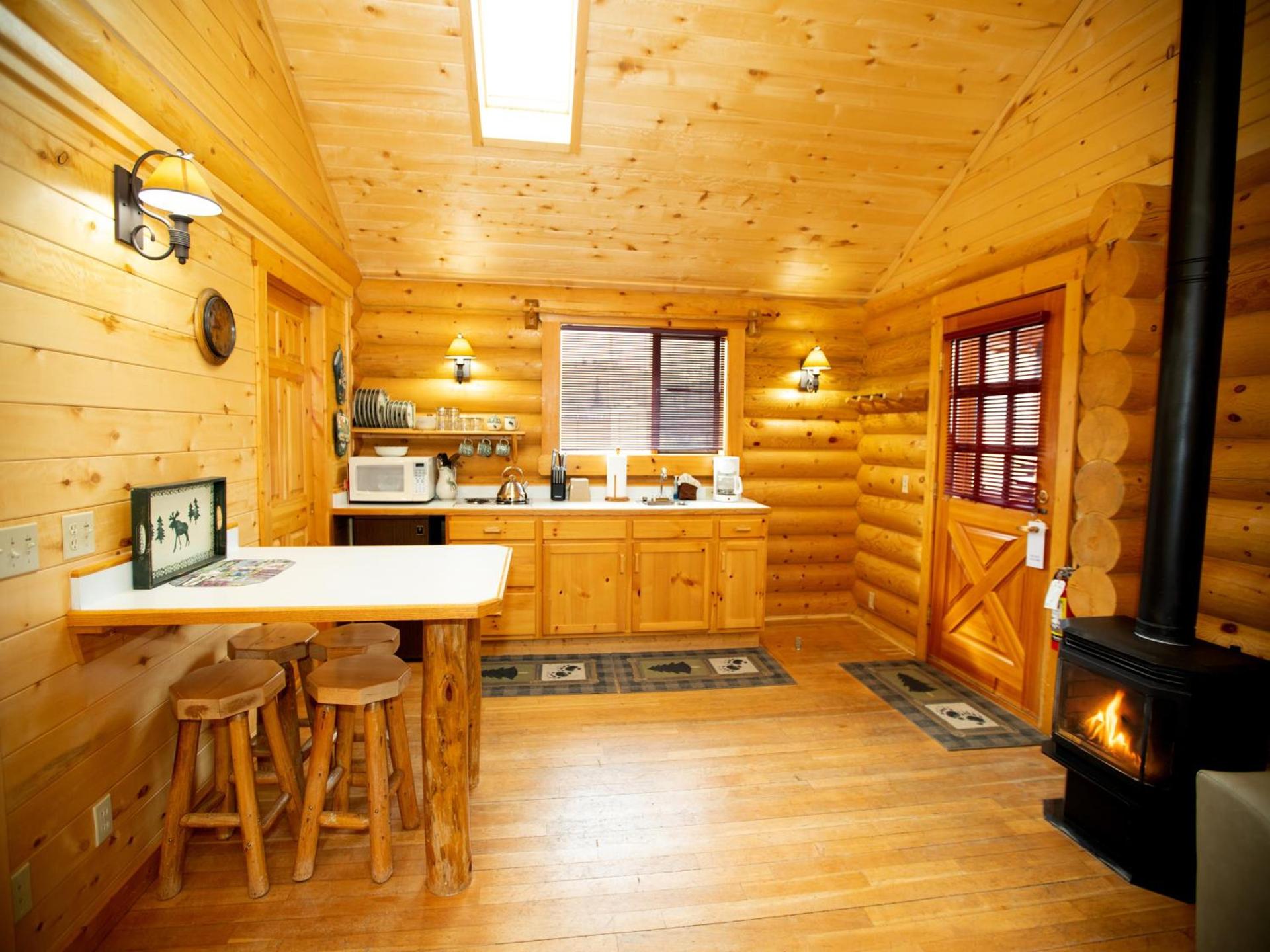Beartooth Hideaway Inn & Cabins photo 10